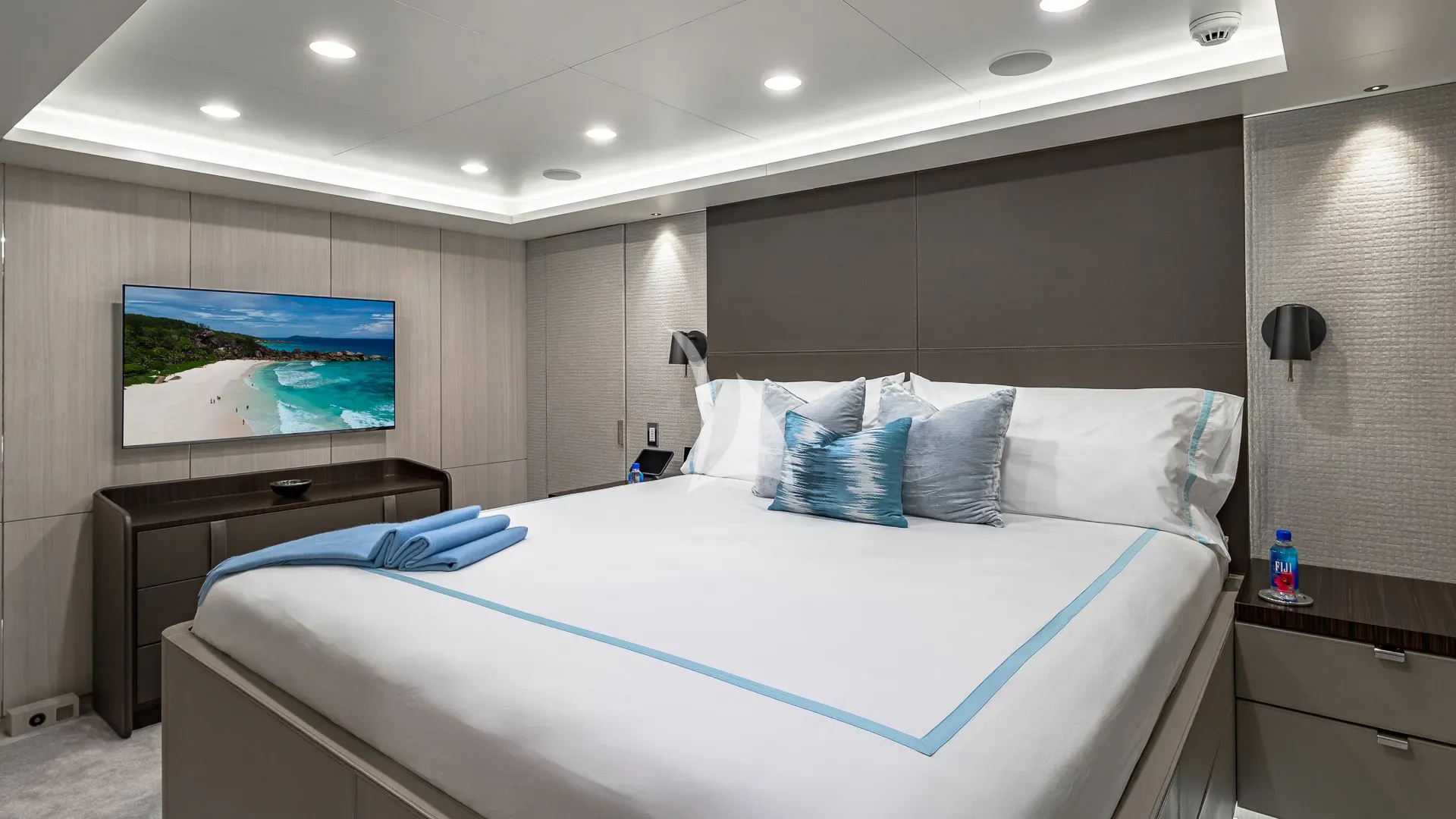 REVERIE Charter Yacht