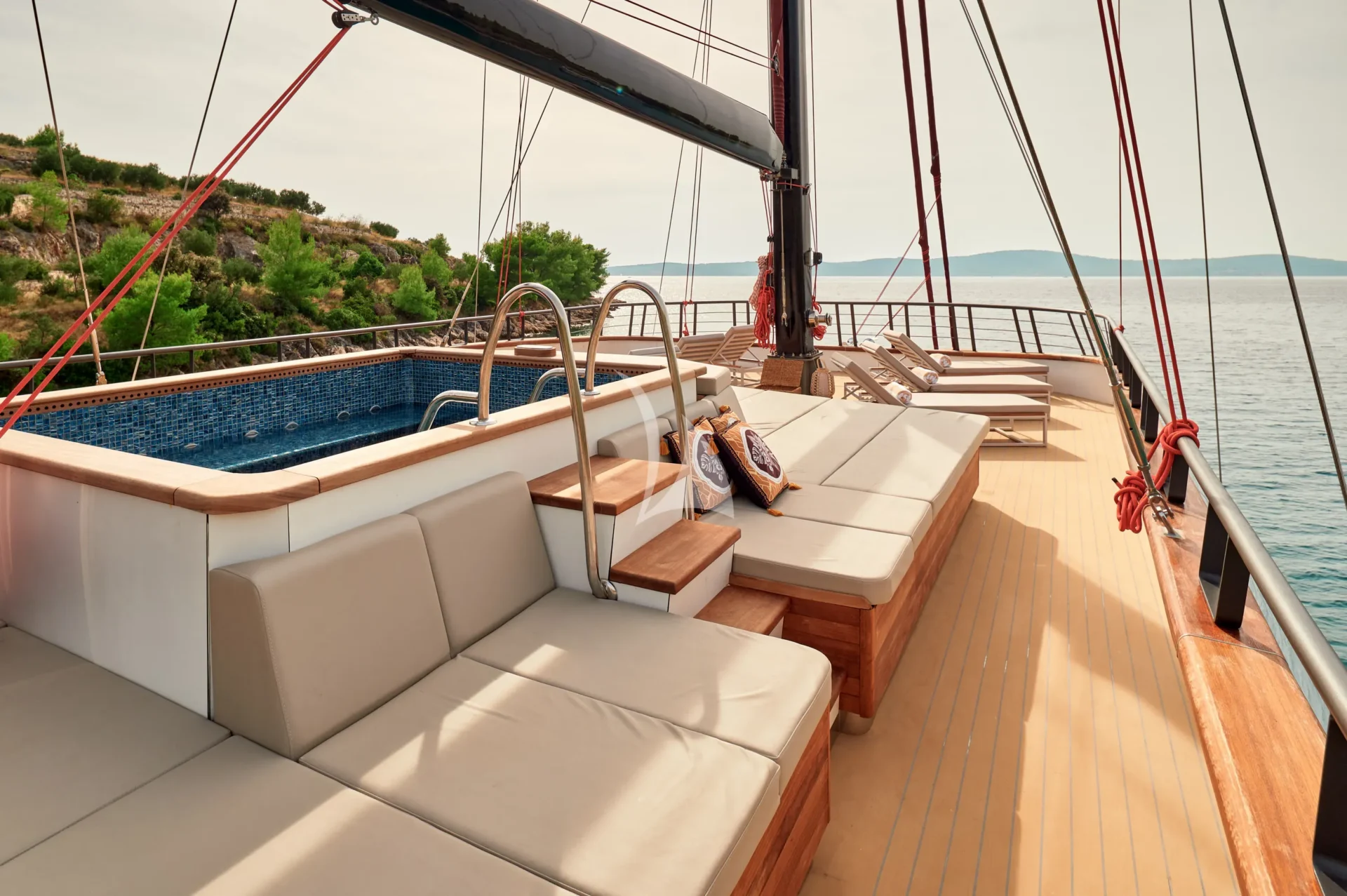 ANETTA Charter Yacht