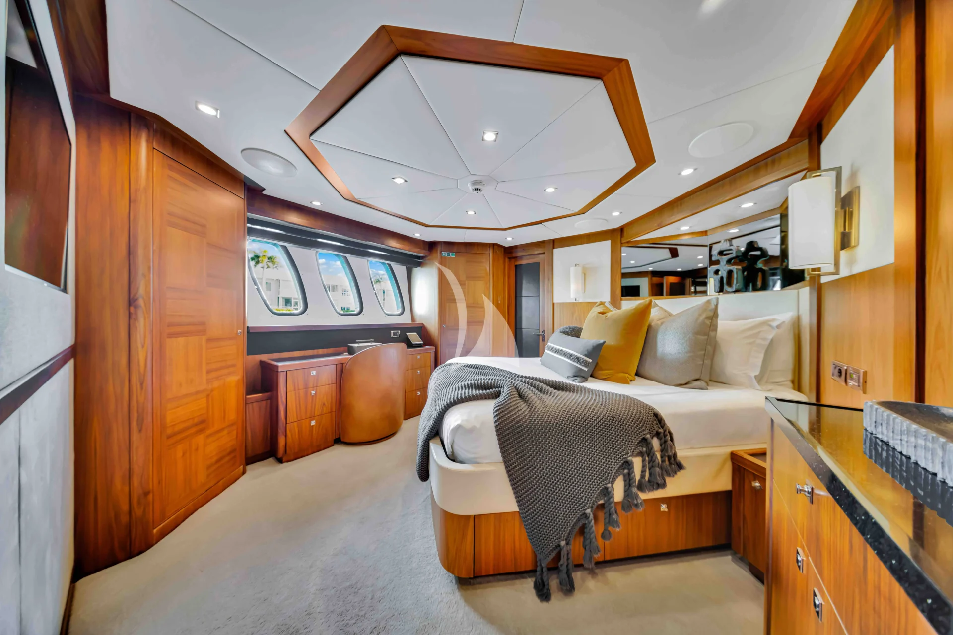 NATURAL 9 Charter Yacht