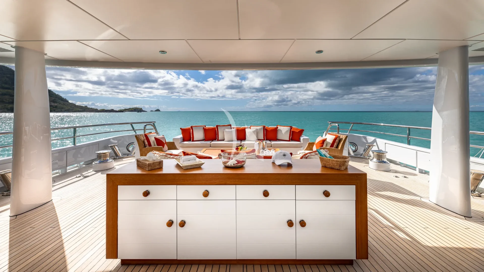 DEEP BLUE Charter Yacht