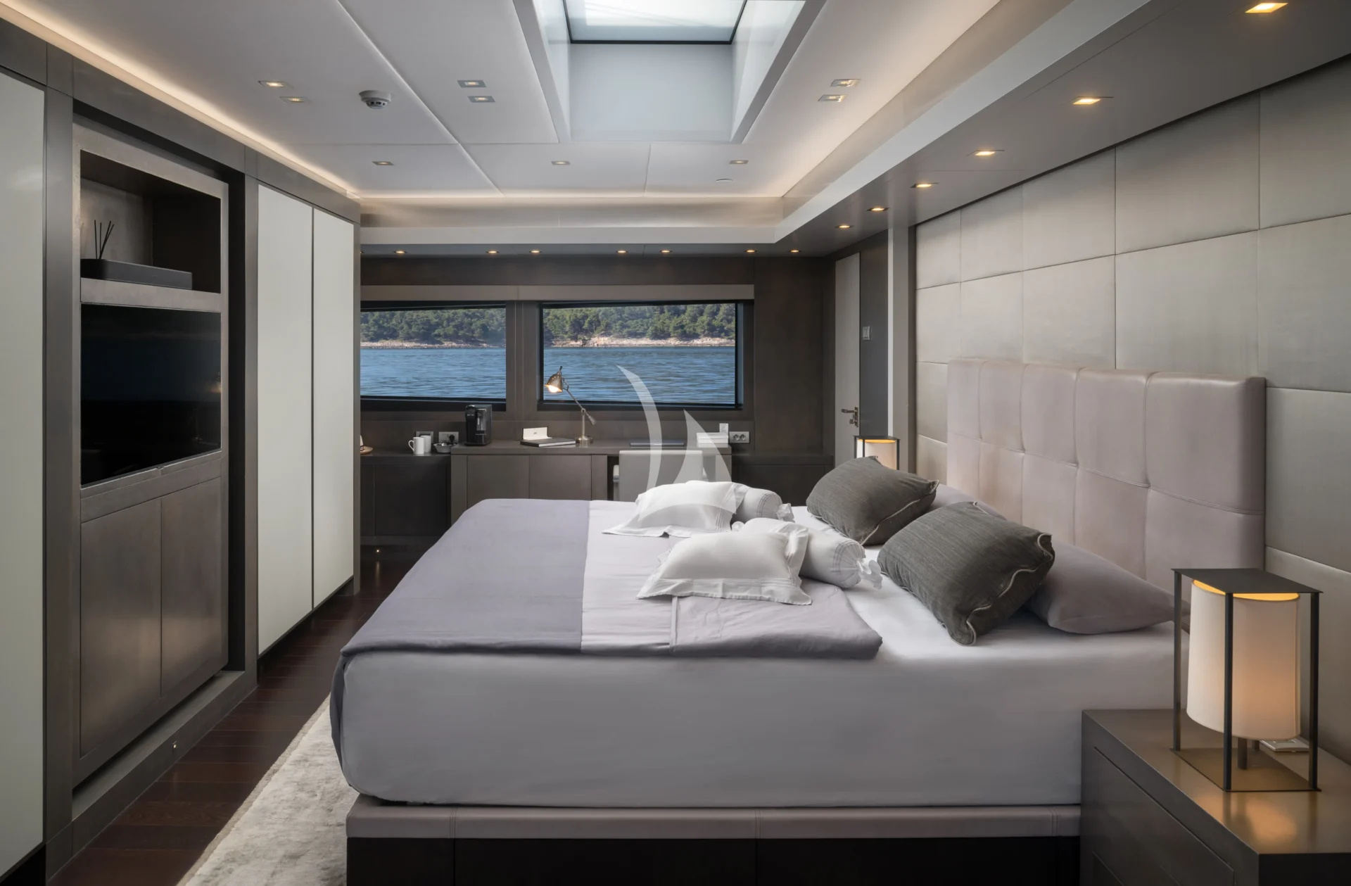 SMOOTH OPERATOR Charter Yacht