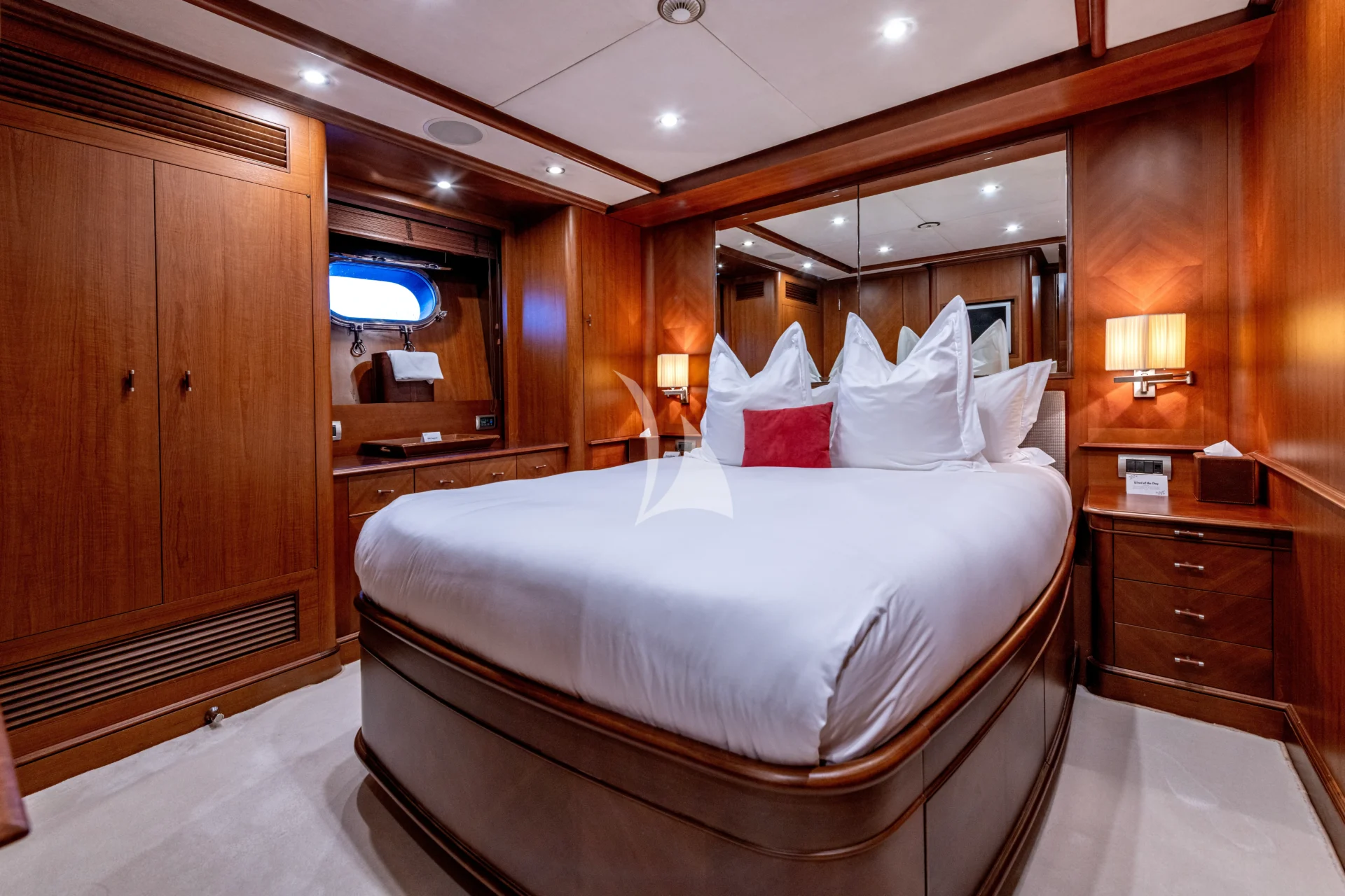 SEA BLUEZ Charter Yacht