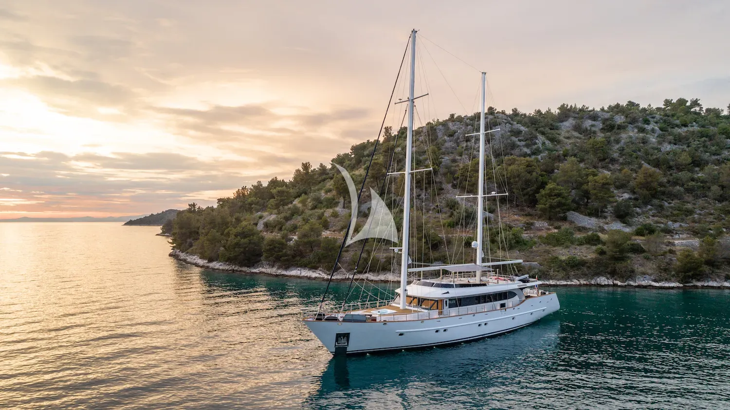 NAVILUX Charter Yacht