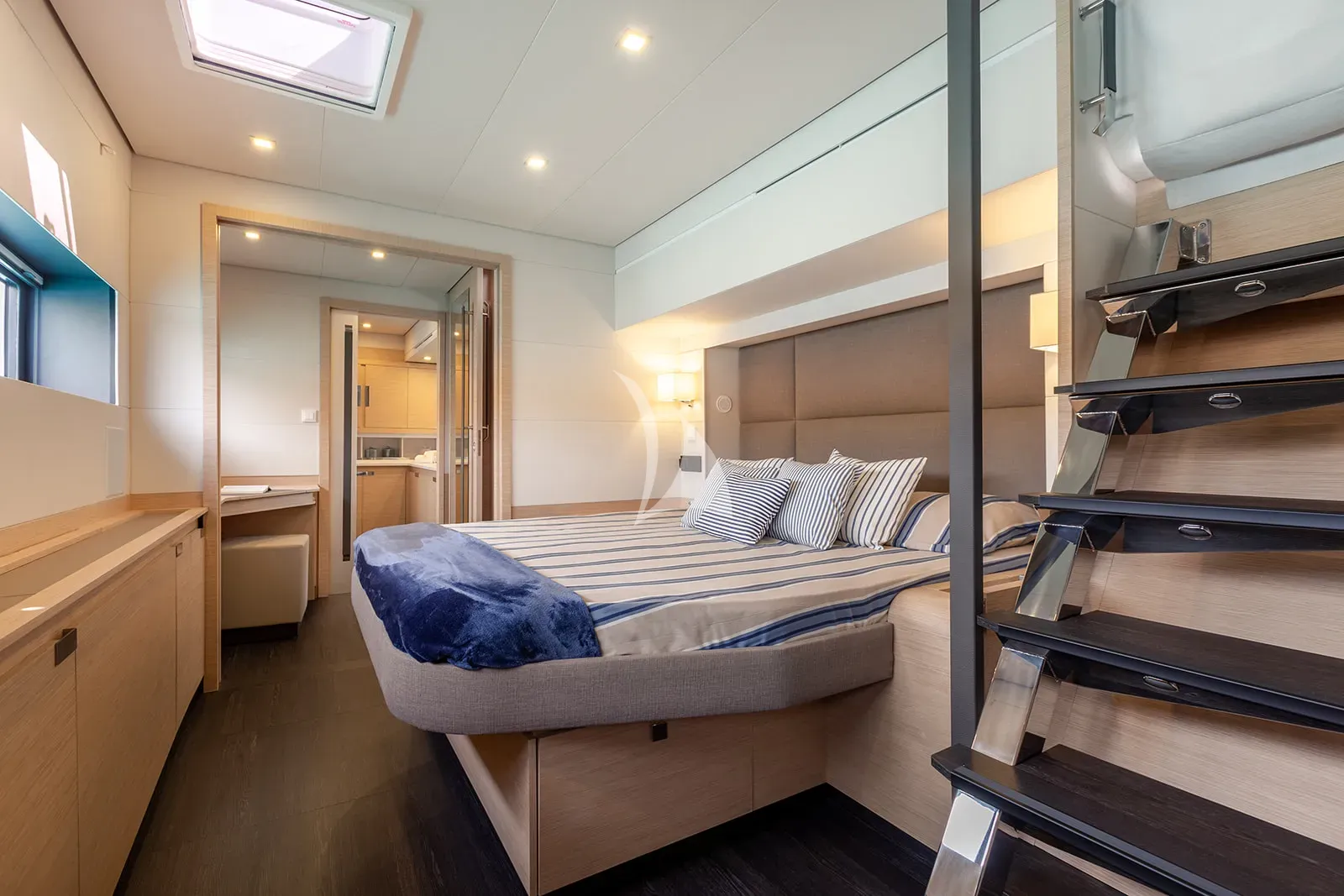 VAGATOR Charter Yacht
