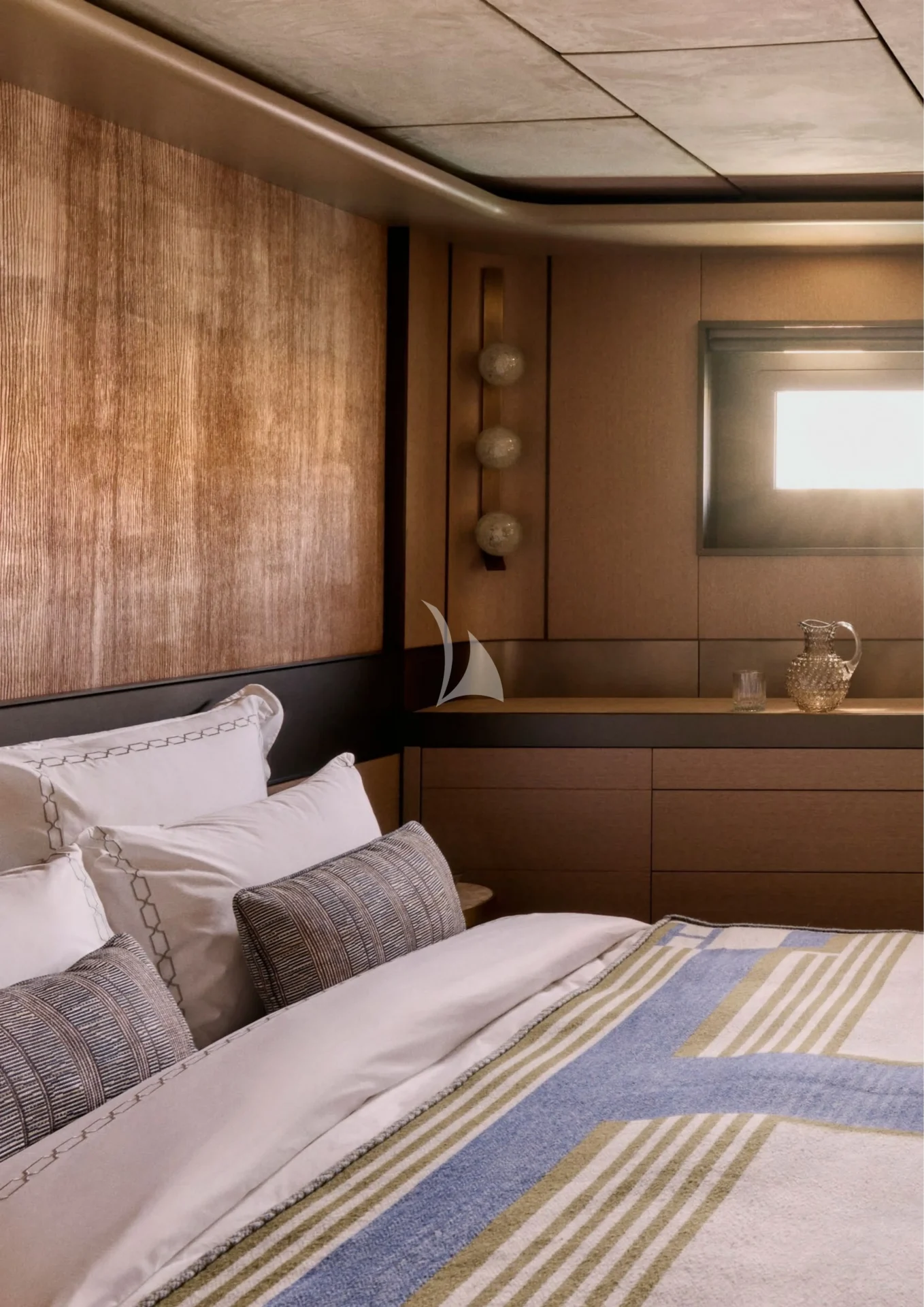 SEVEN Charter Yacht