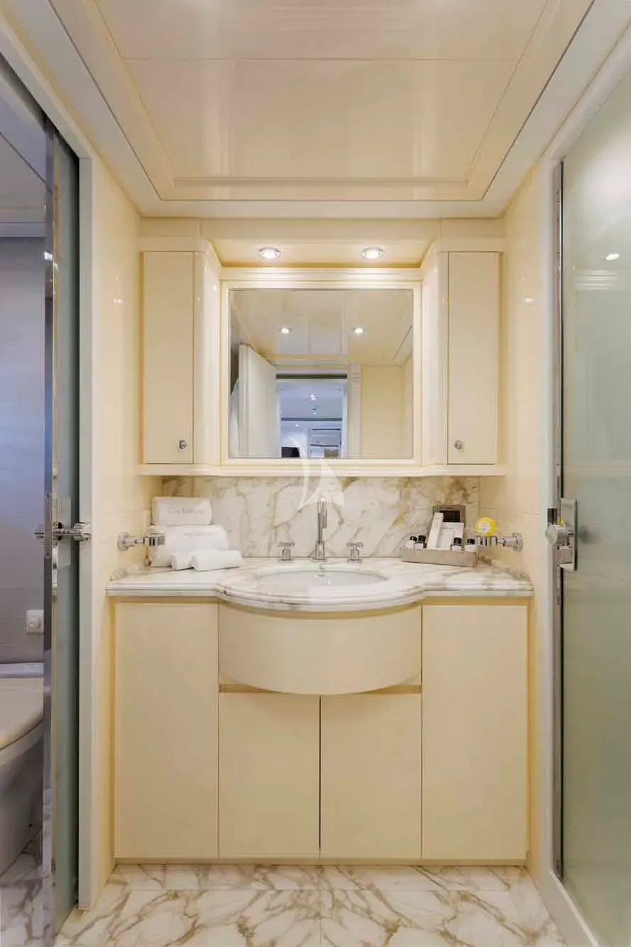 PARADISE Charter Yacht