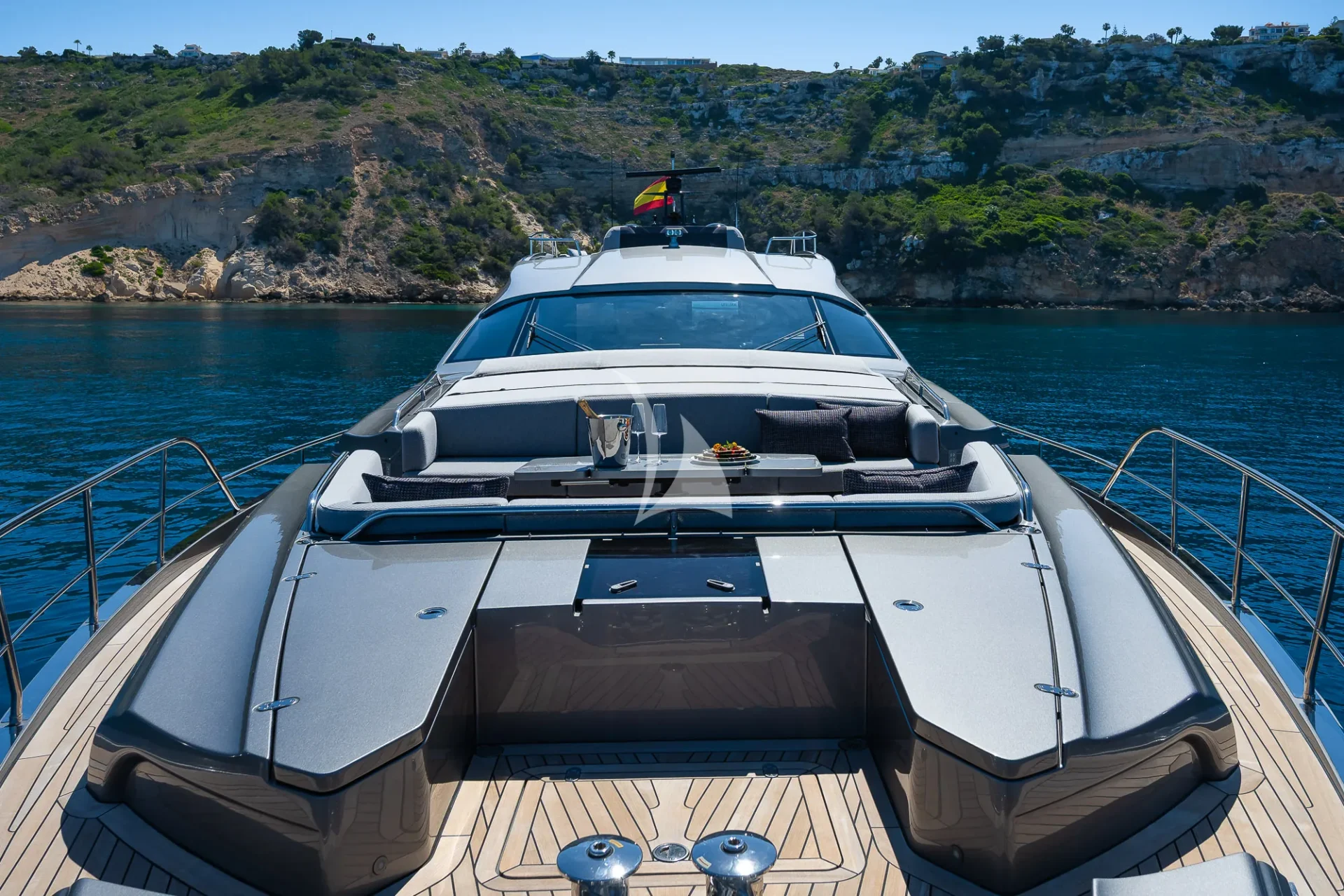 EL MACANN Charter Yacht