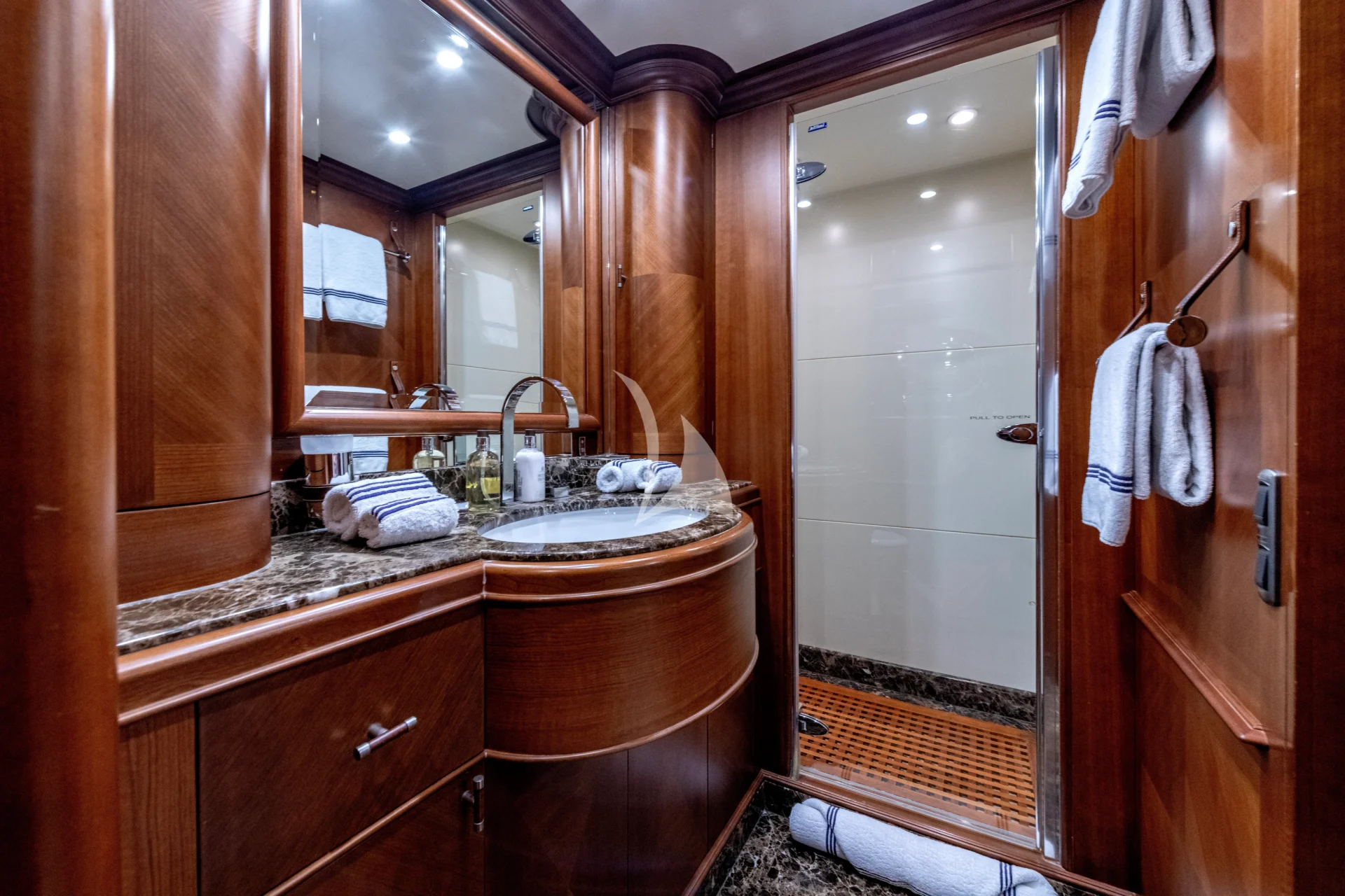 SEA BLUEZ Charter Yacht