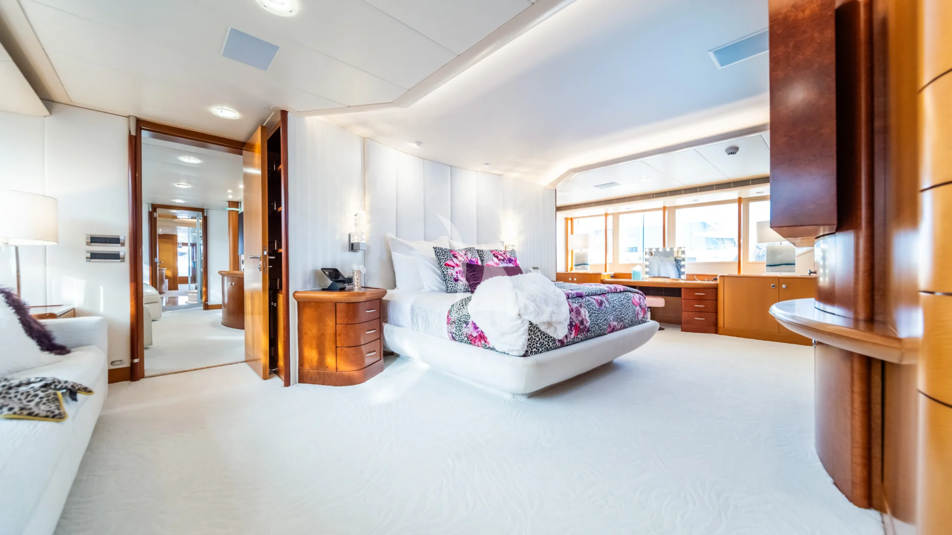 OCTOPUS Charter Yacht