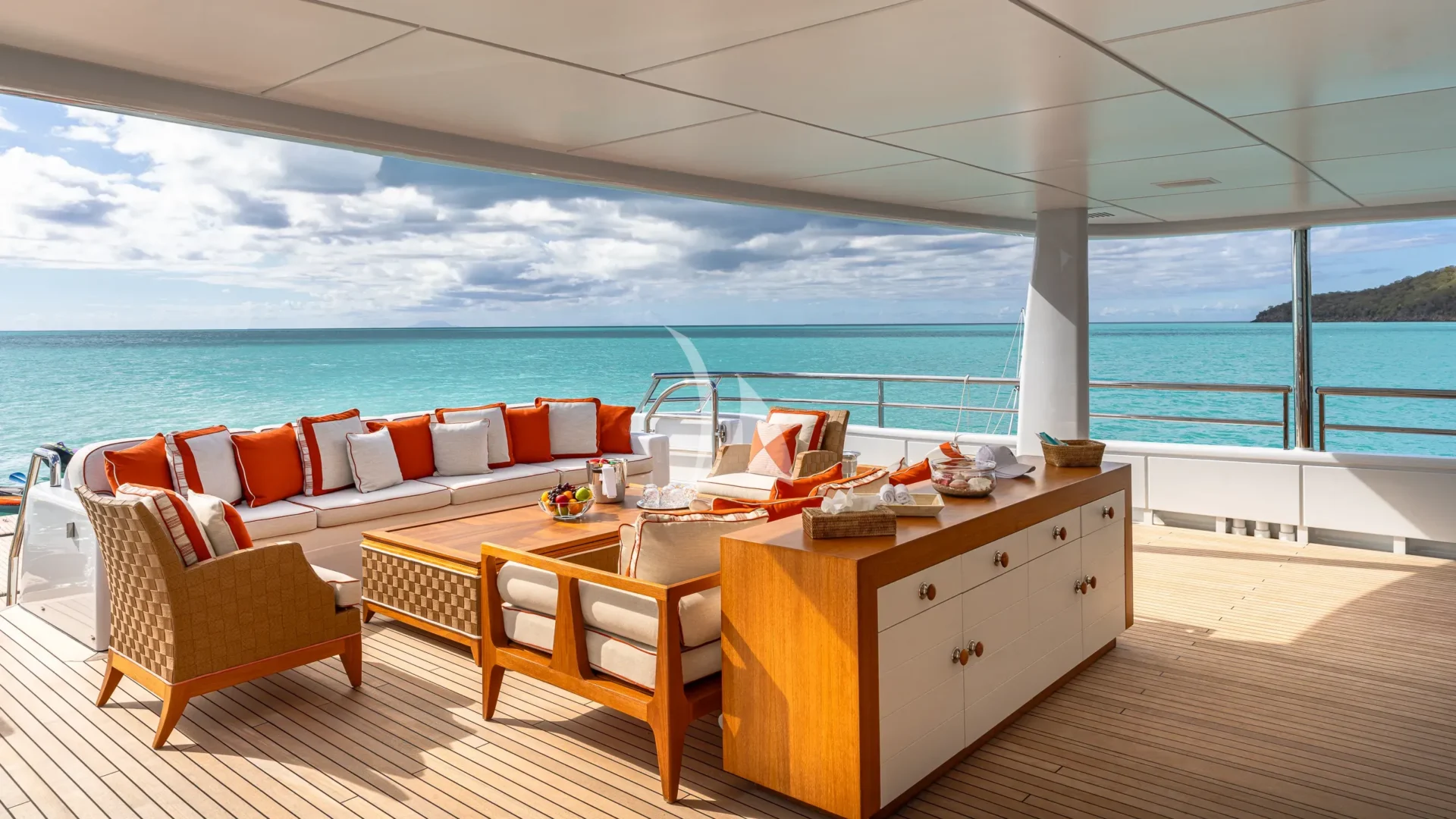 DEEP BLUE Charter Yacht