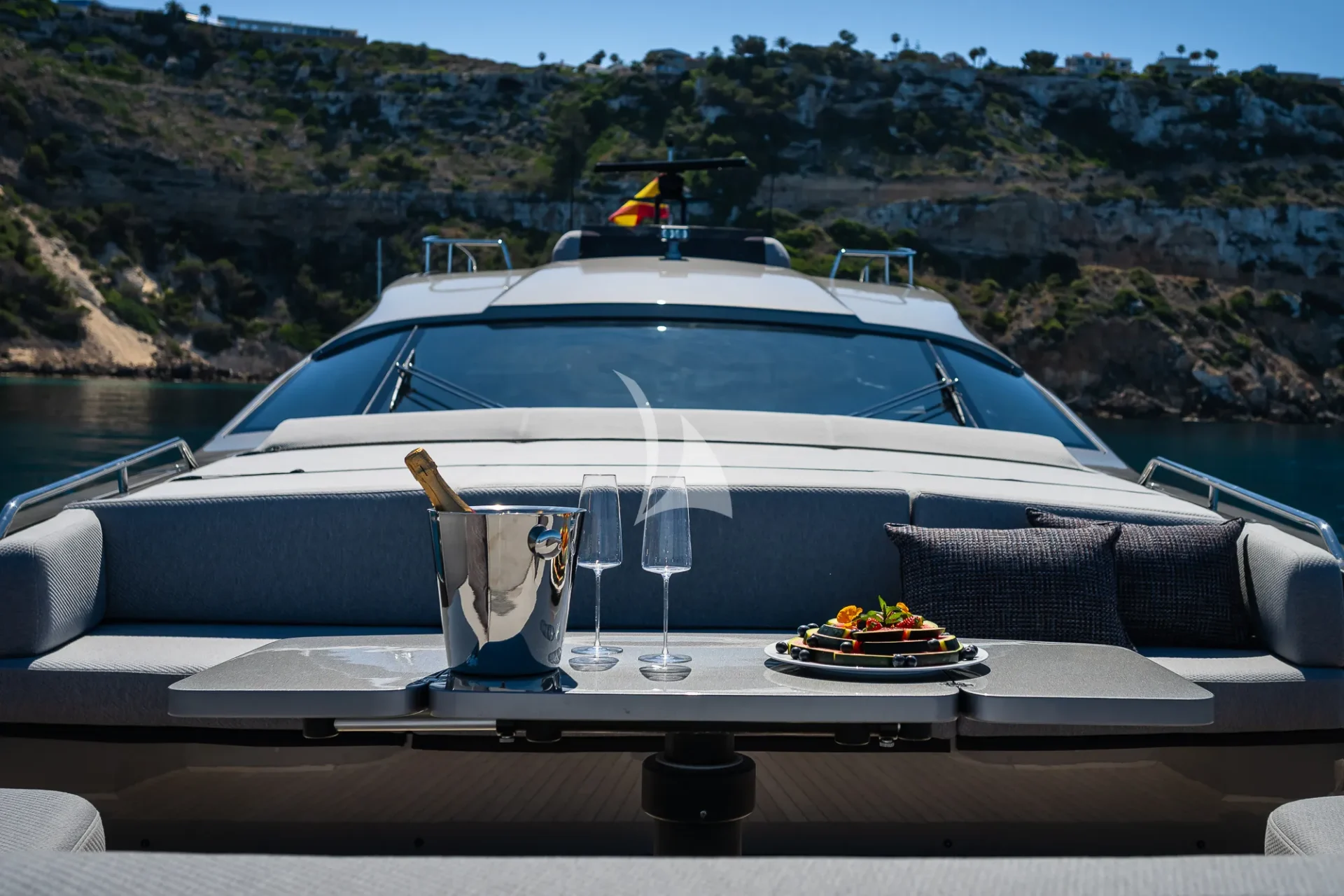 EL MACANN Charter Yacht