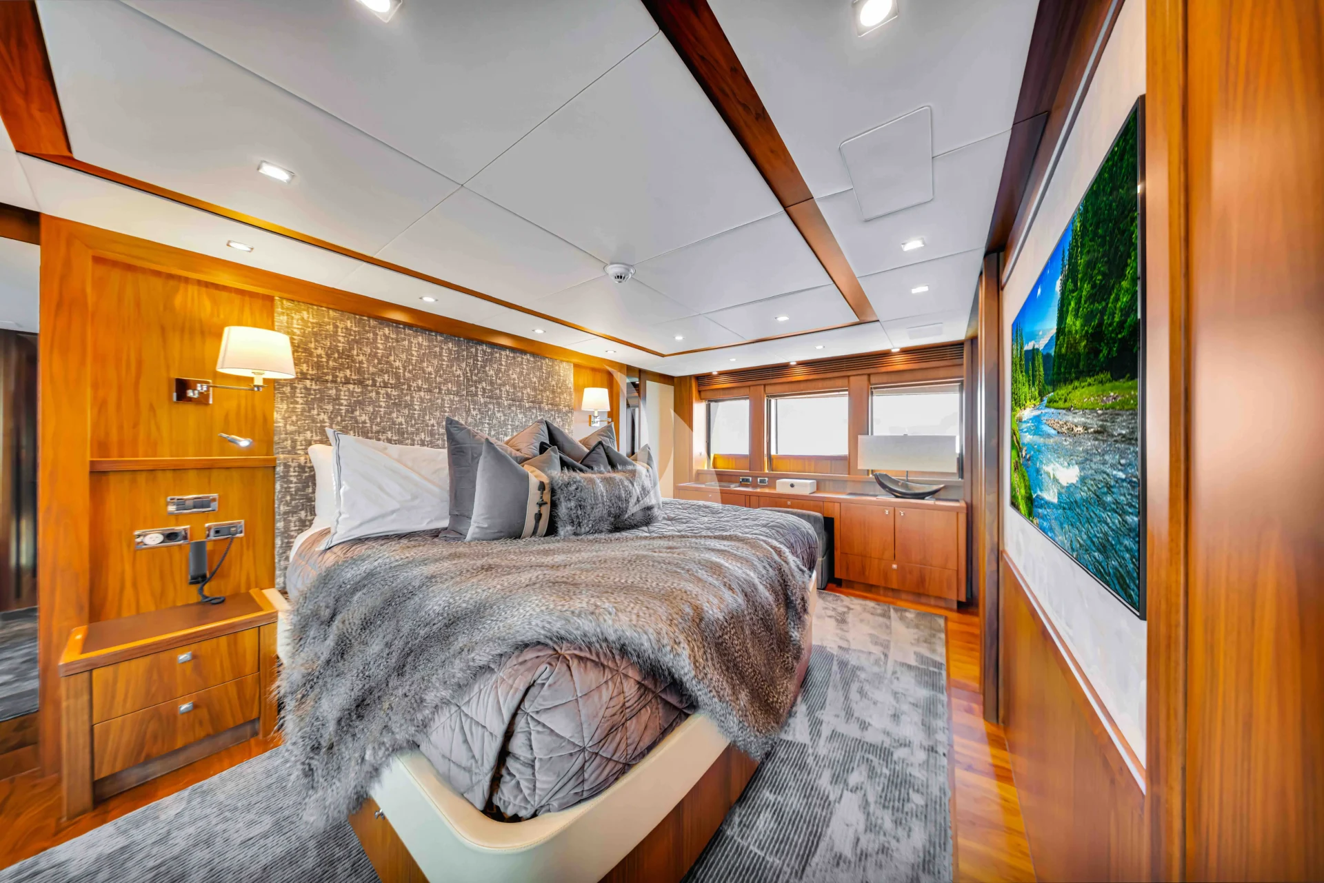 NATURAL 9 Charter Yacht