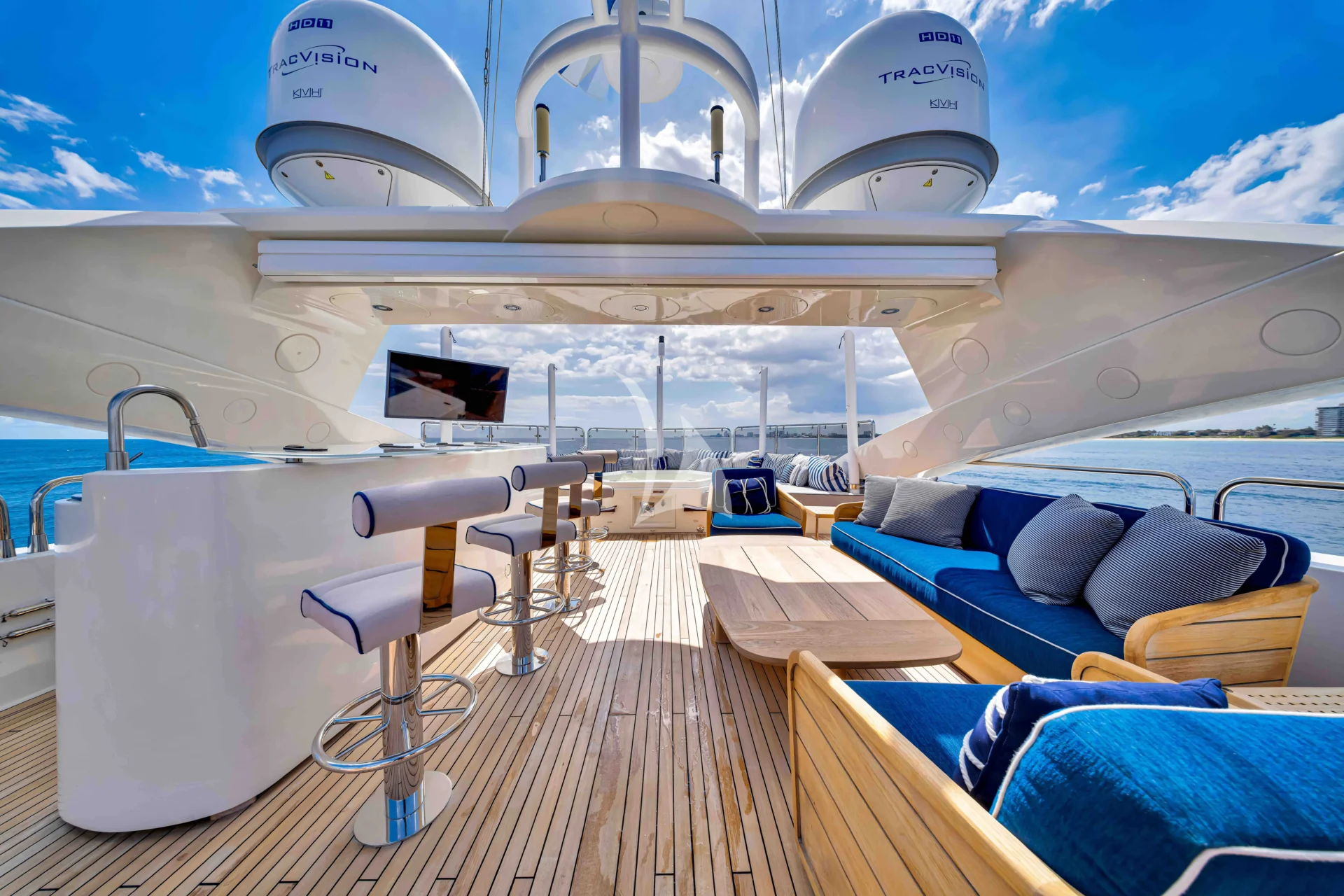 NATURAL 9 Charter Yacht