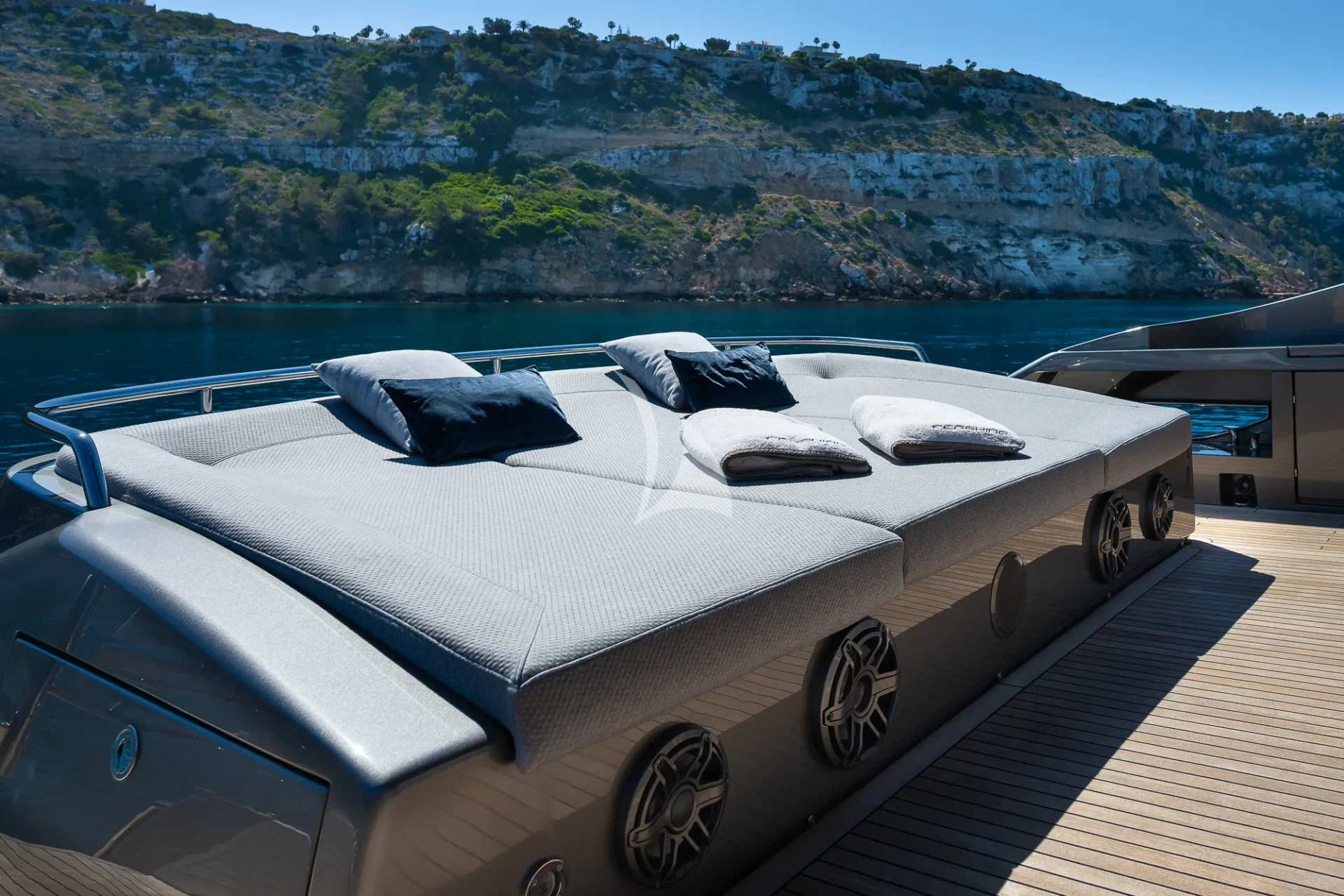 EL MACANN Charter Yacht