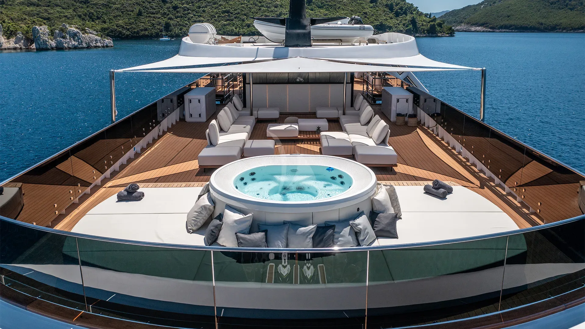 BLACK SWAN Charter Yacht