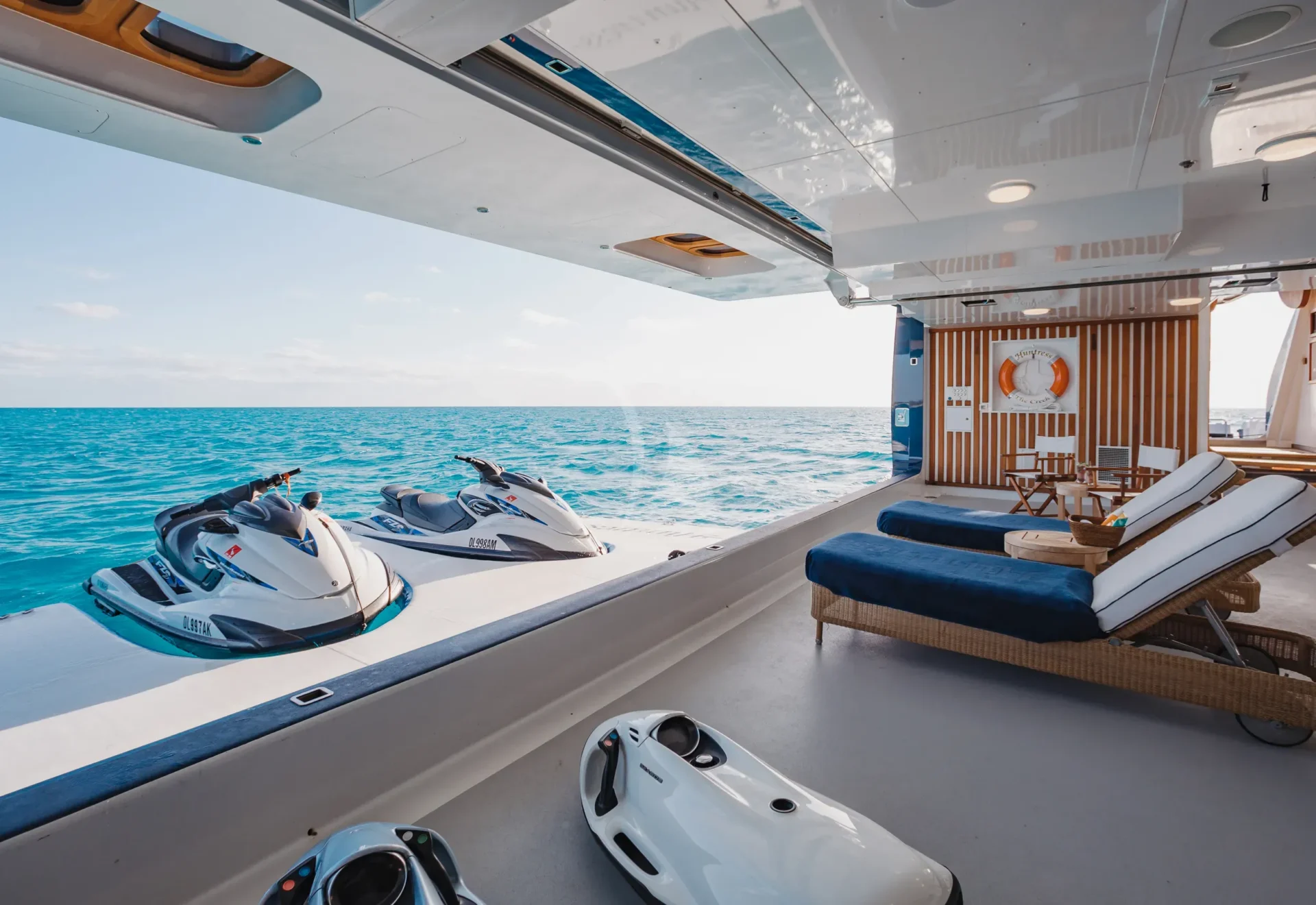 HUNTRESS Charter Yacht
