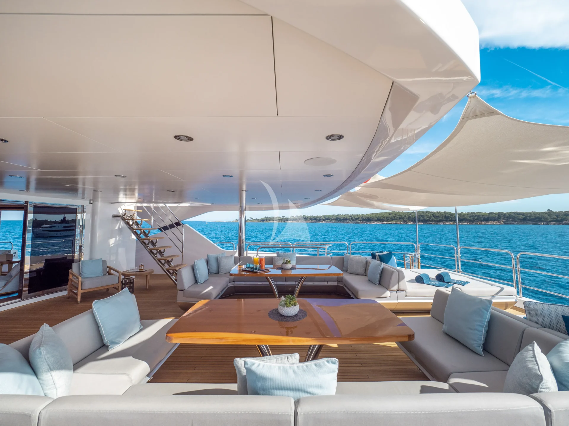 ARADOS Charter Yacht