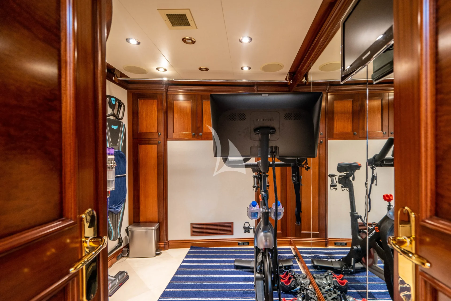 RISK & REWARD Charter Yacht