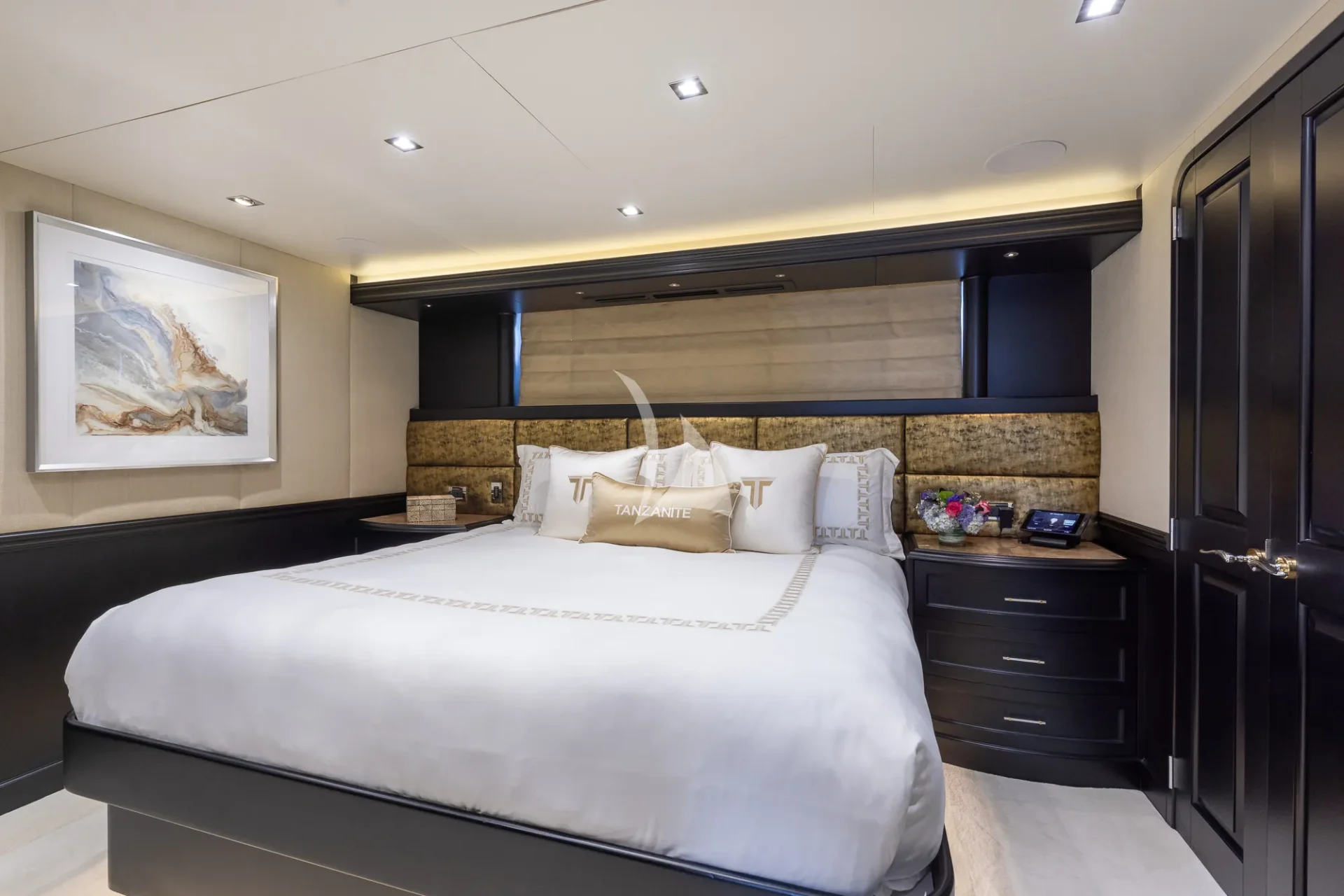 TANZANITE Charter Yacht