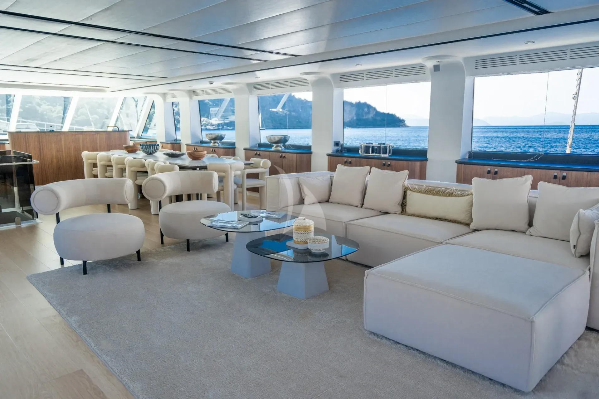 De Love Charter Yacht