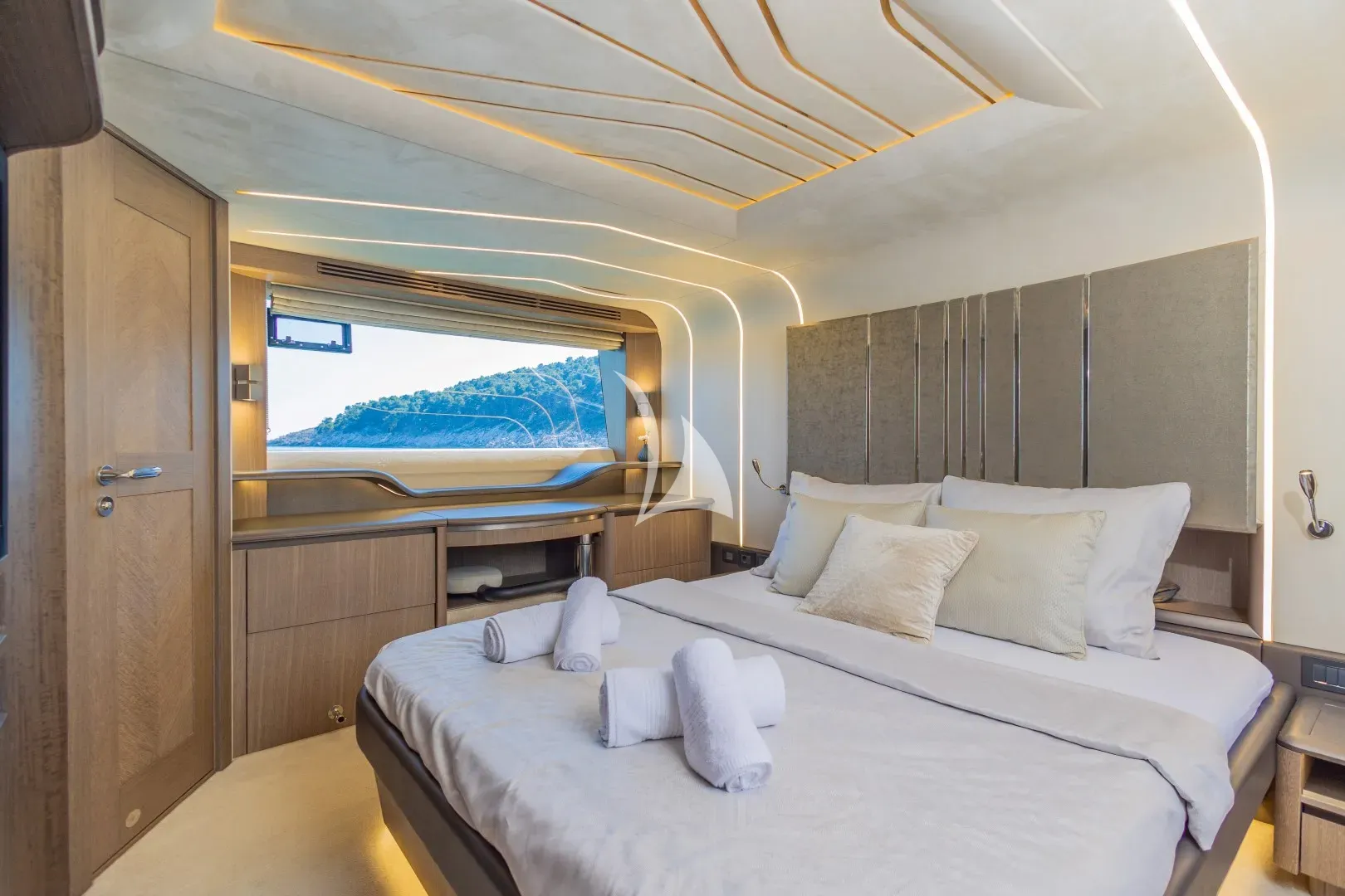 PARADISE Charter Yacht
