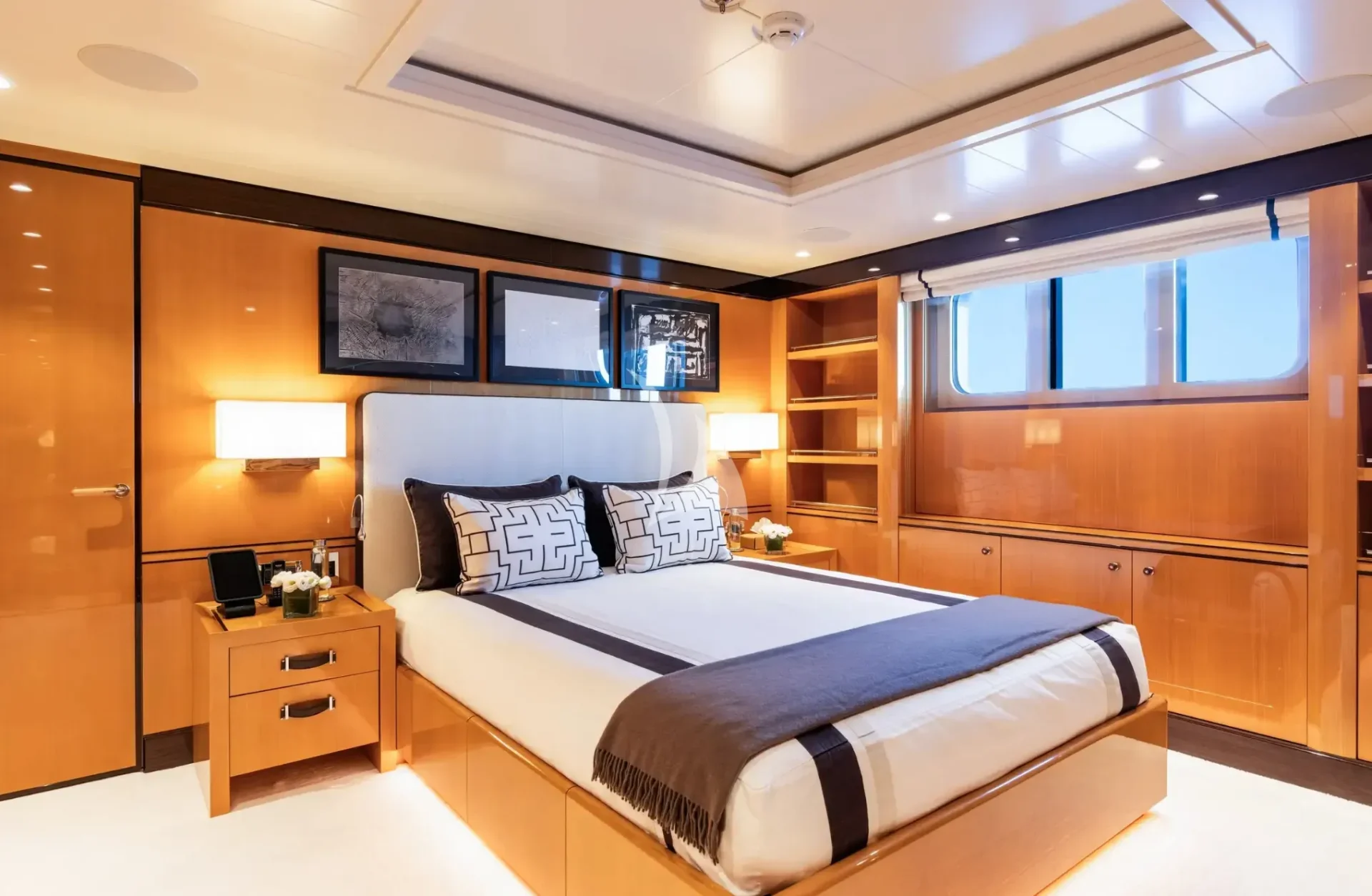 DEEP BLUE Charter Yacht