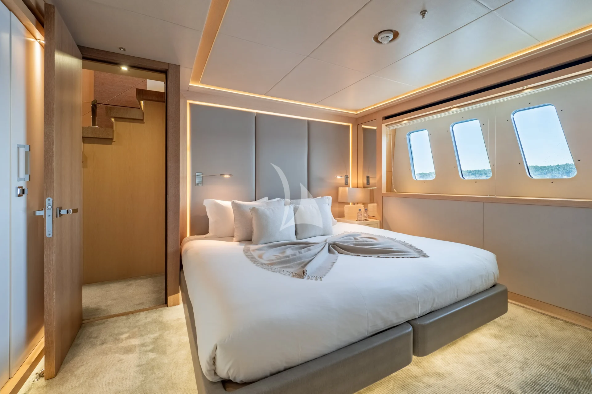 ARADOS Charter Yacht