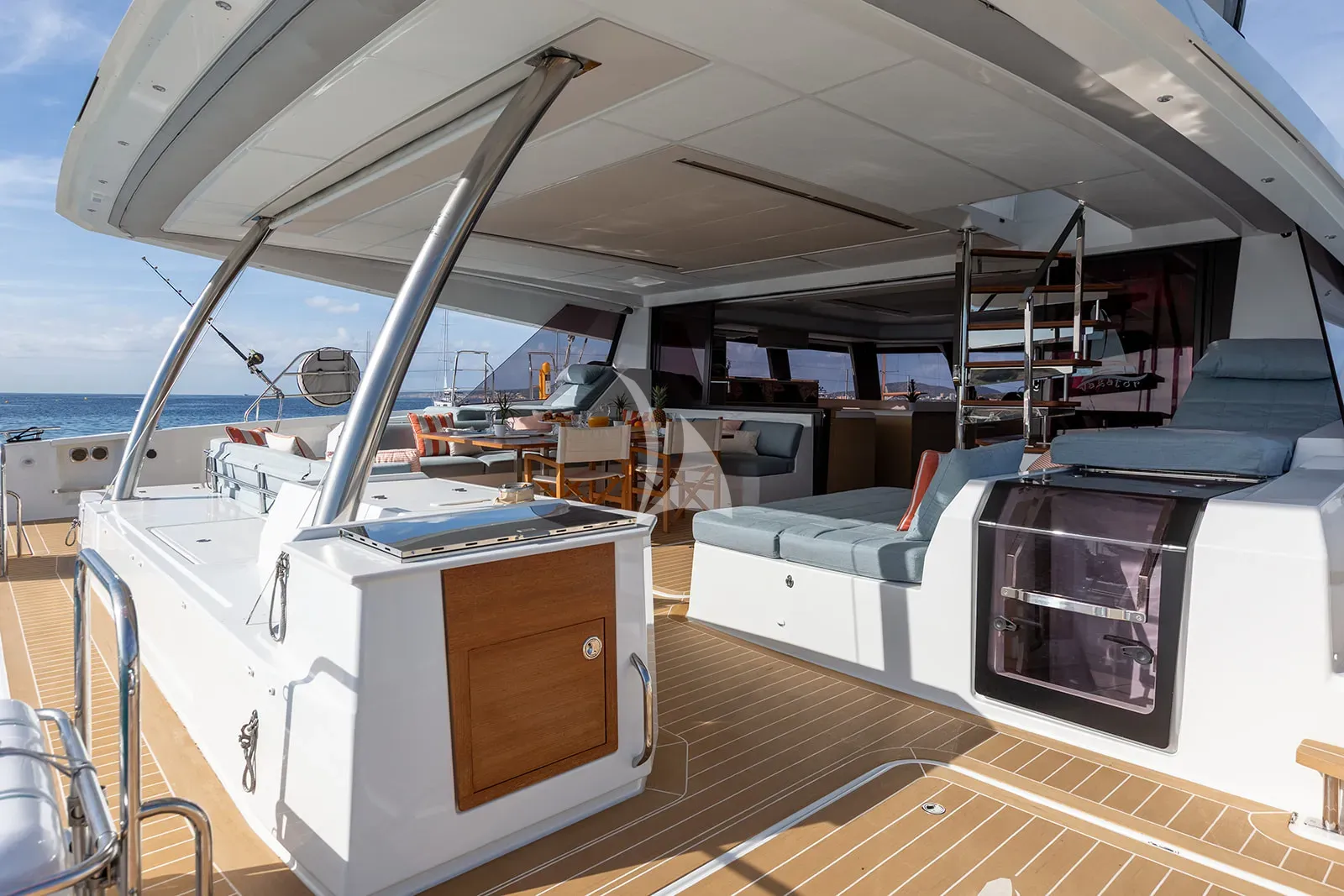 VAGATOR Charter Yacht