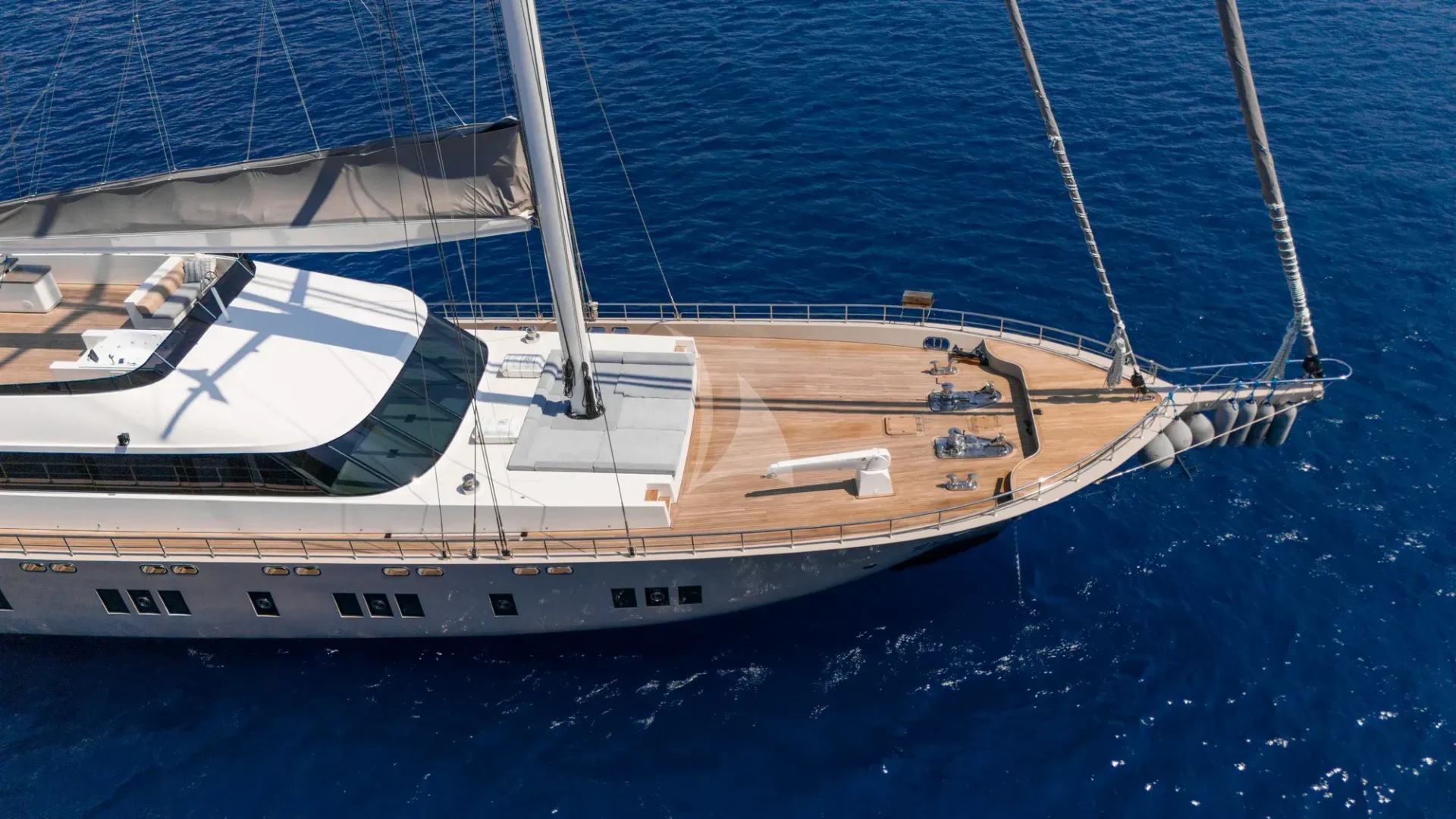 De Love Charter Yacht