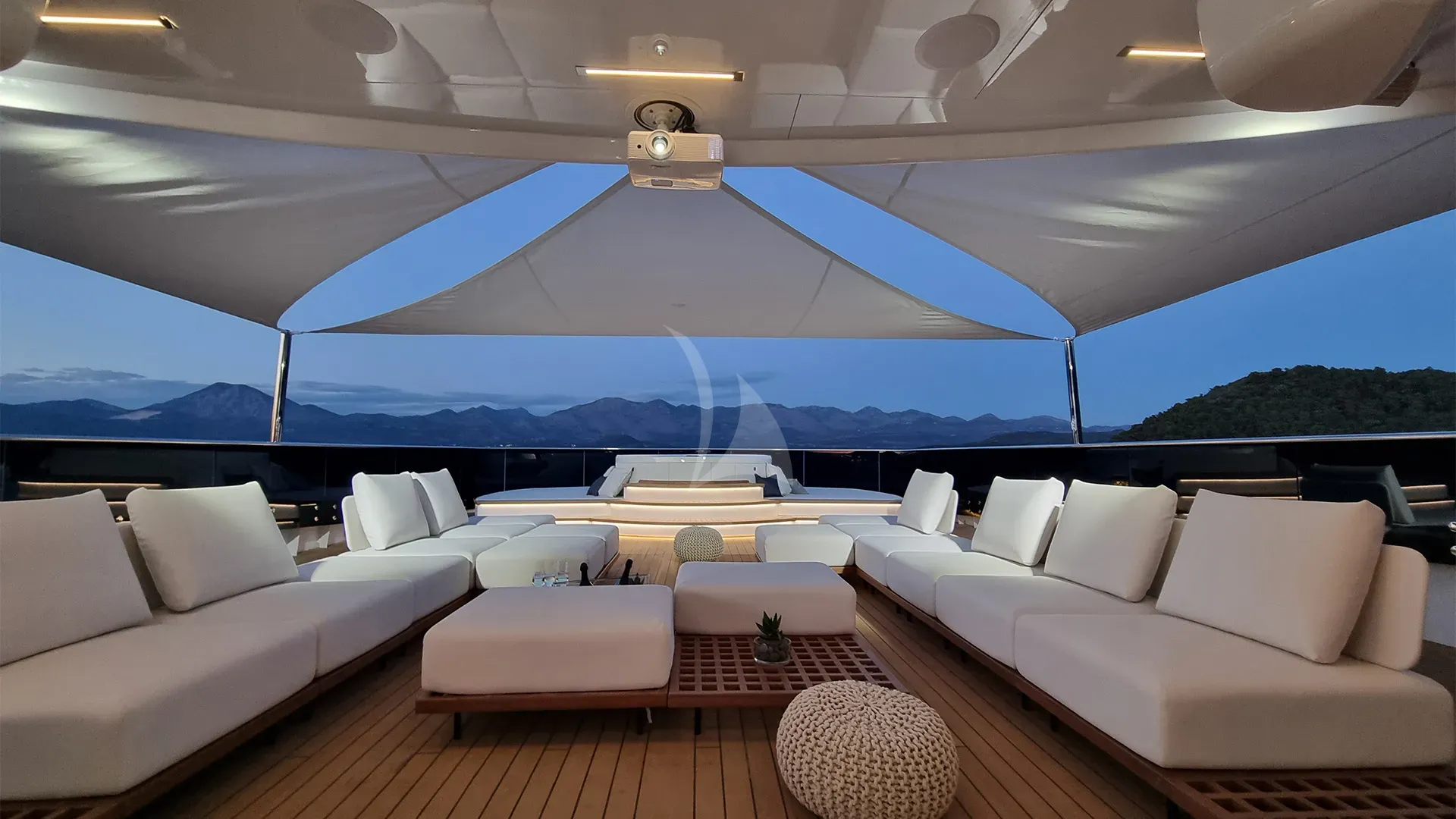BLACK SWAN Charter Yacht