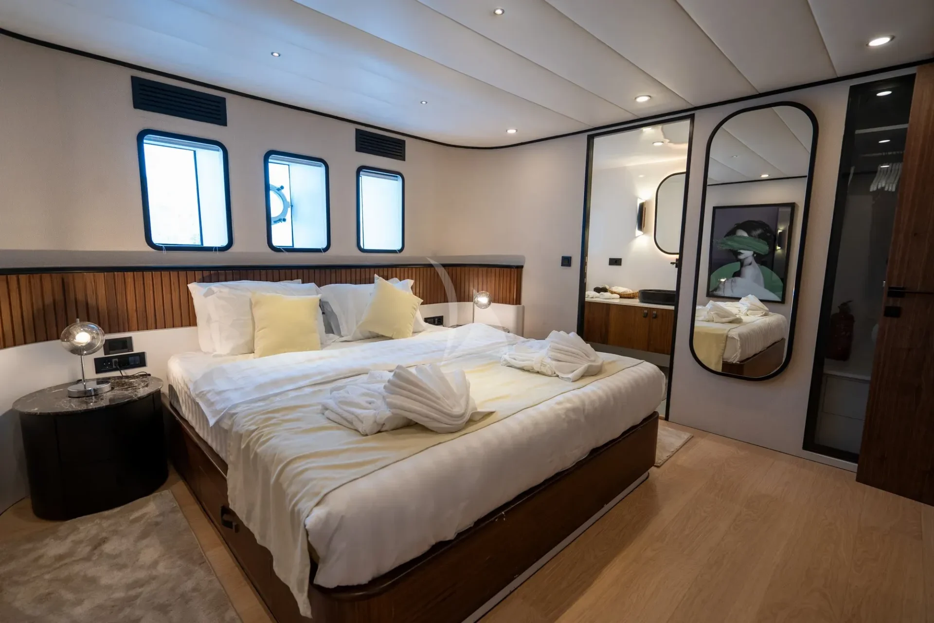 De Love Charter Yacht