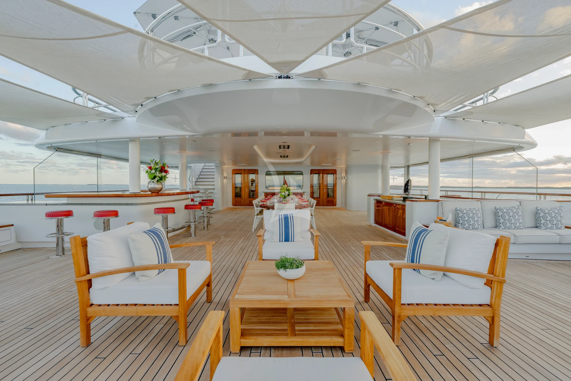 HUNTRESS Charter Yacht
