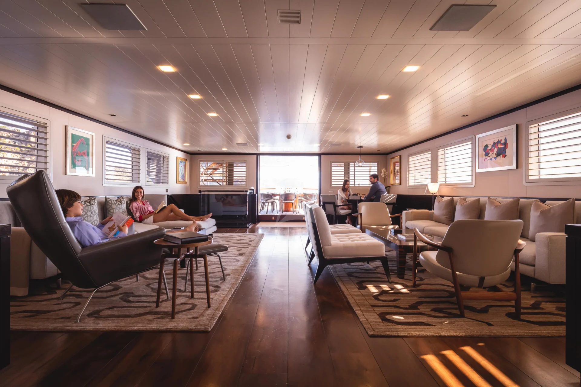 MIRAGE Charter Yacht