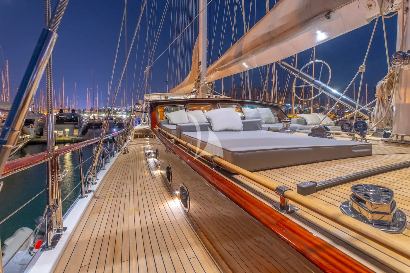 HIC SALTA Charter Yacht