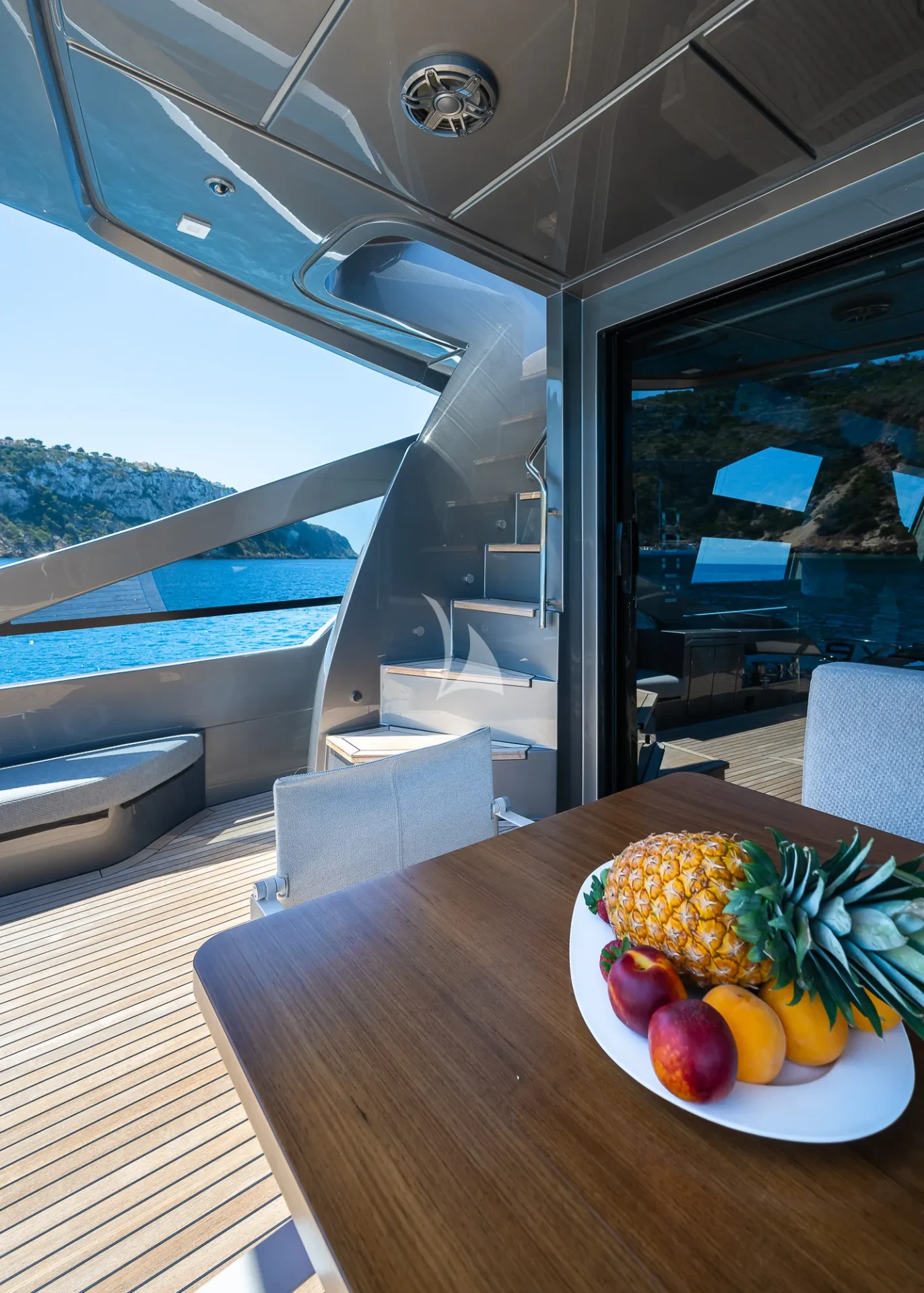 EL MACANN Charter Yacht