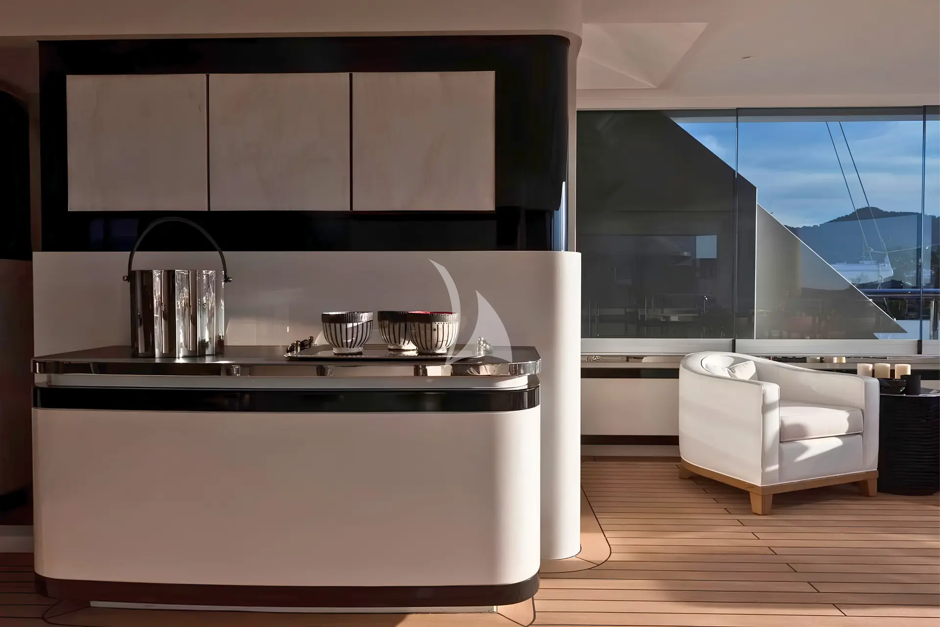 LIQUID SKY Charter Yacht