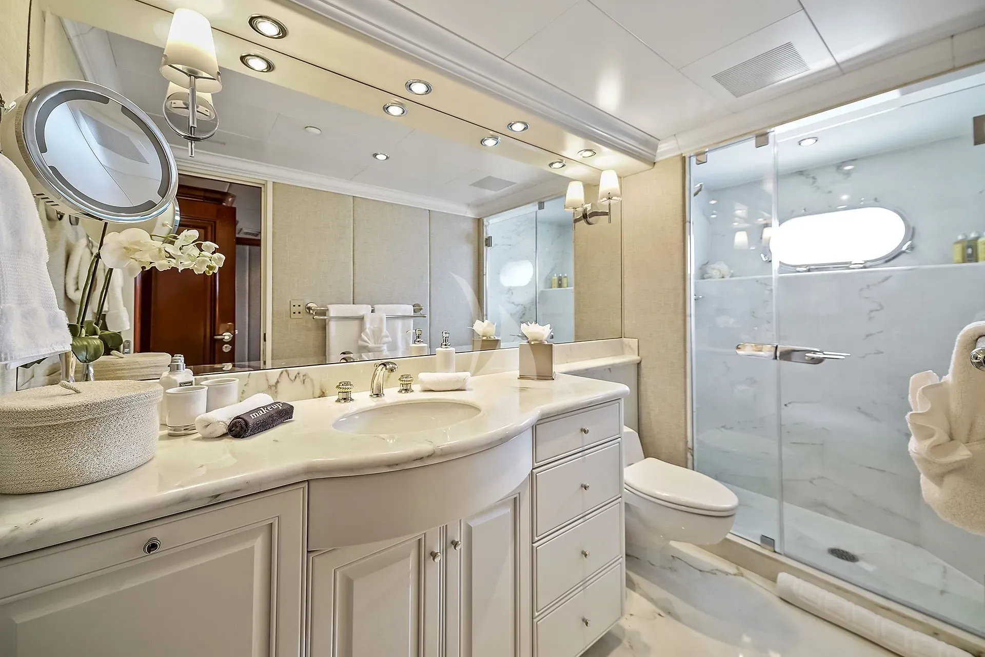 ARTEMIS Charter Yacht