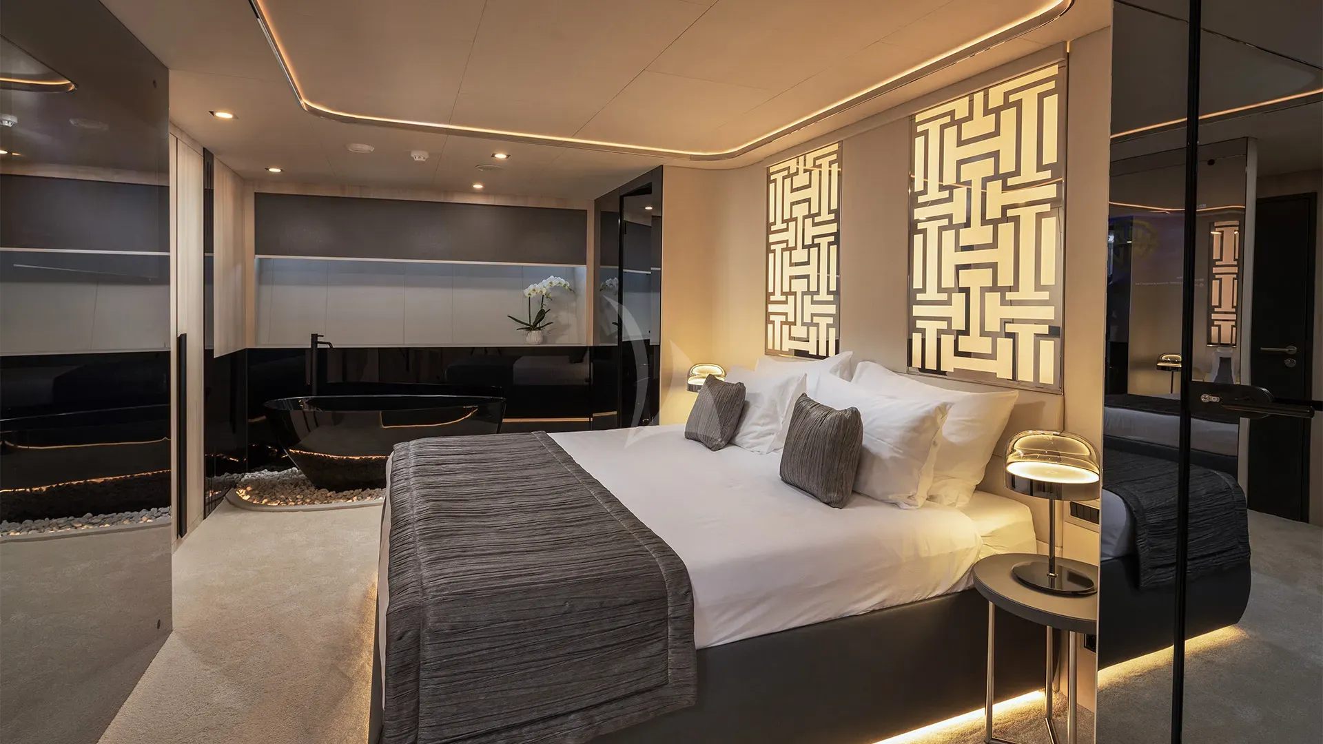 BLACK SWAN Charter Yacht