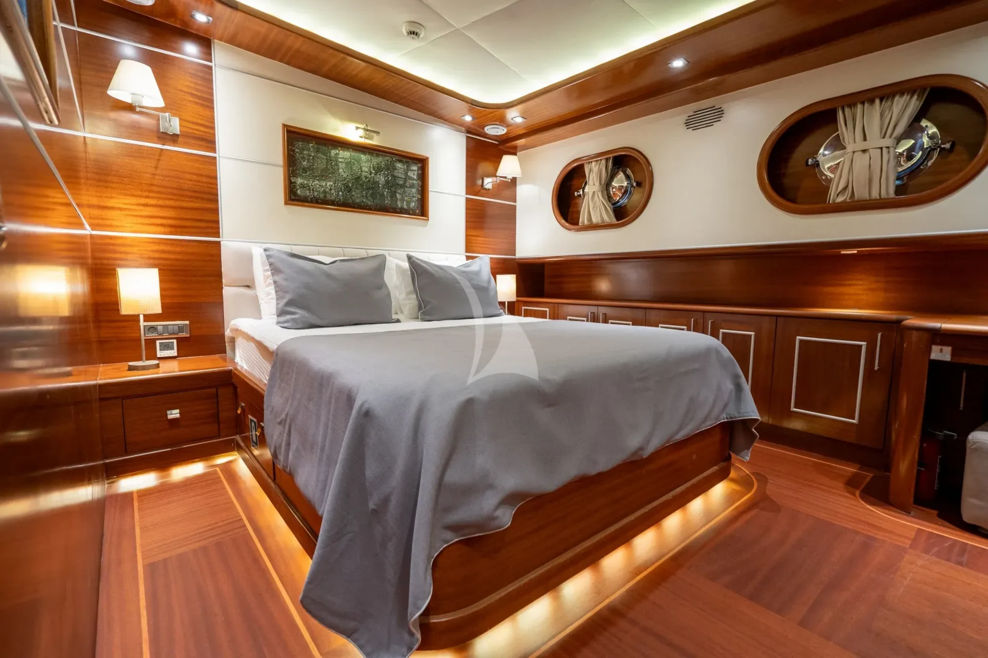La Bella Vita Charter Yacht