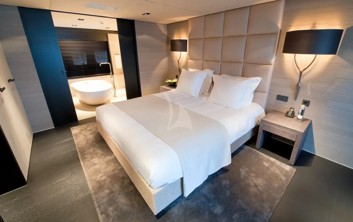 LATITUDE Charter Yacht