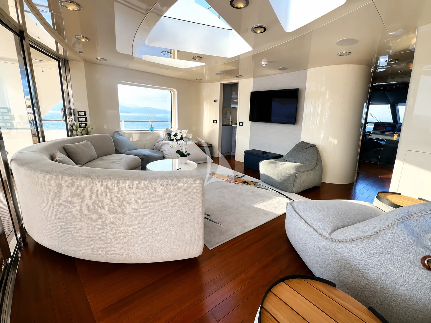 LADY IN BLUE Charter Yacht