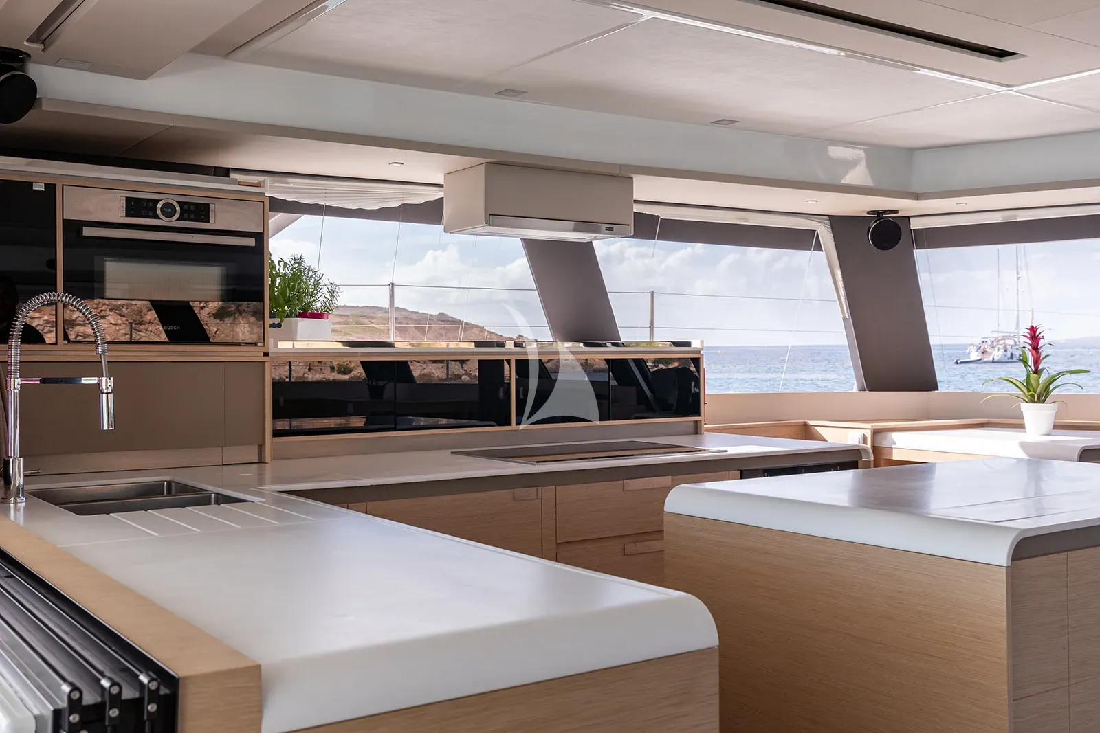 VAGATOR Charter Yacht