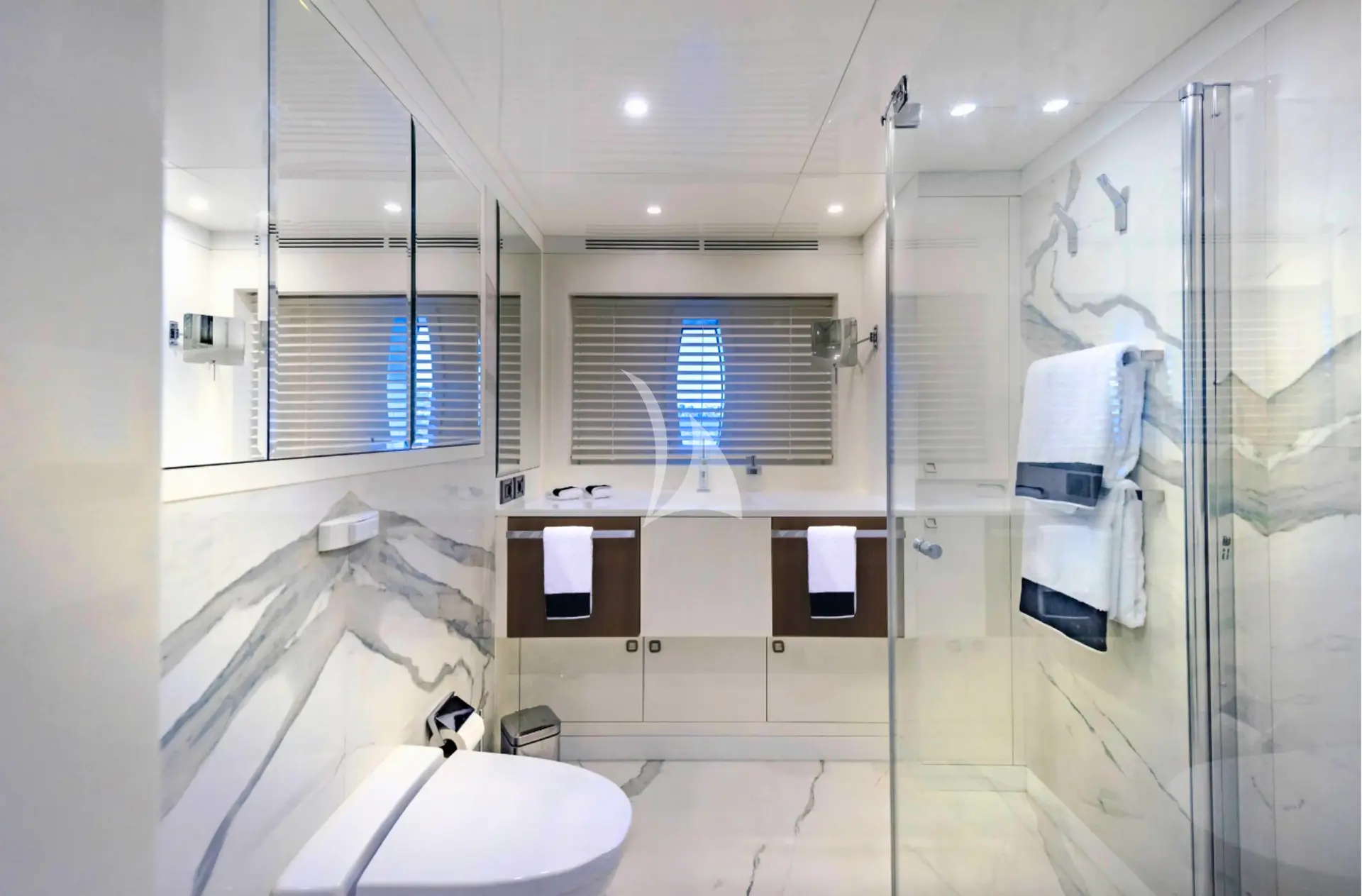 LIQUID SKY Charter Yacht