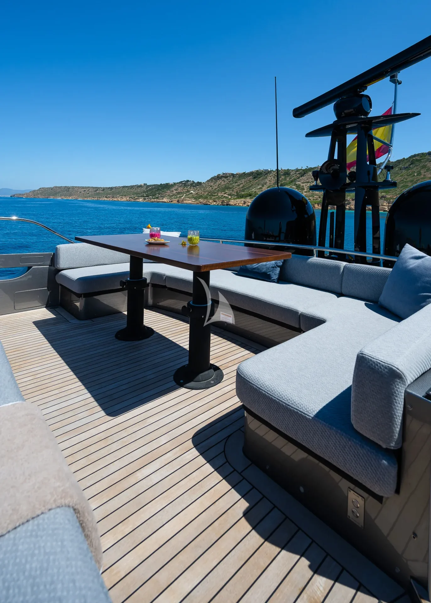EL MACANN Charter Yacht