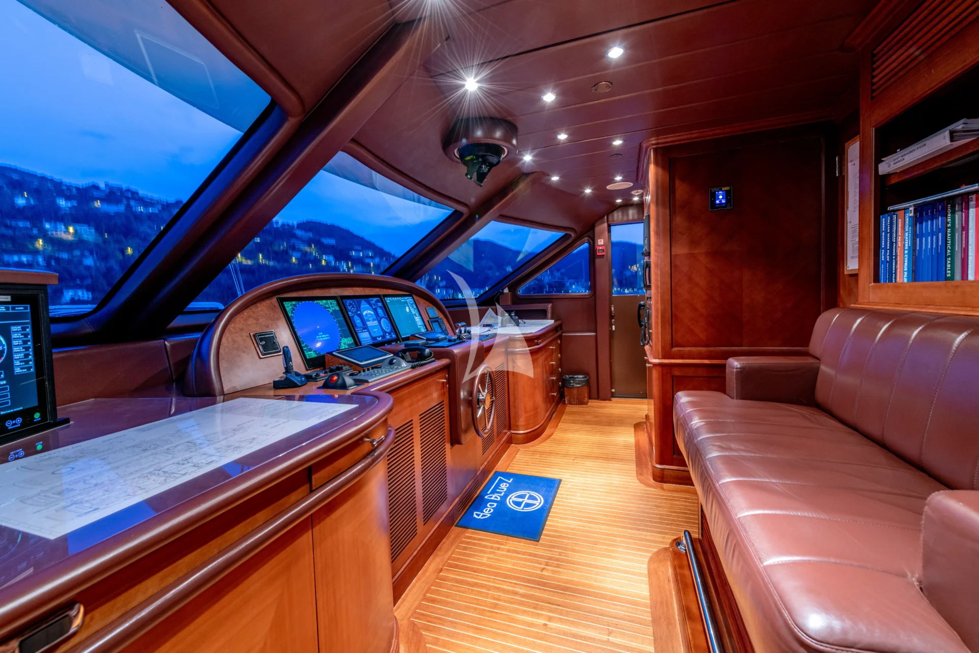 SEA BLUEZ Charter Yacht