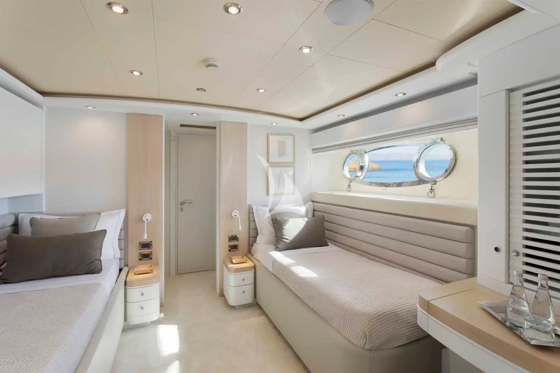 PARADISE Charter Yacht