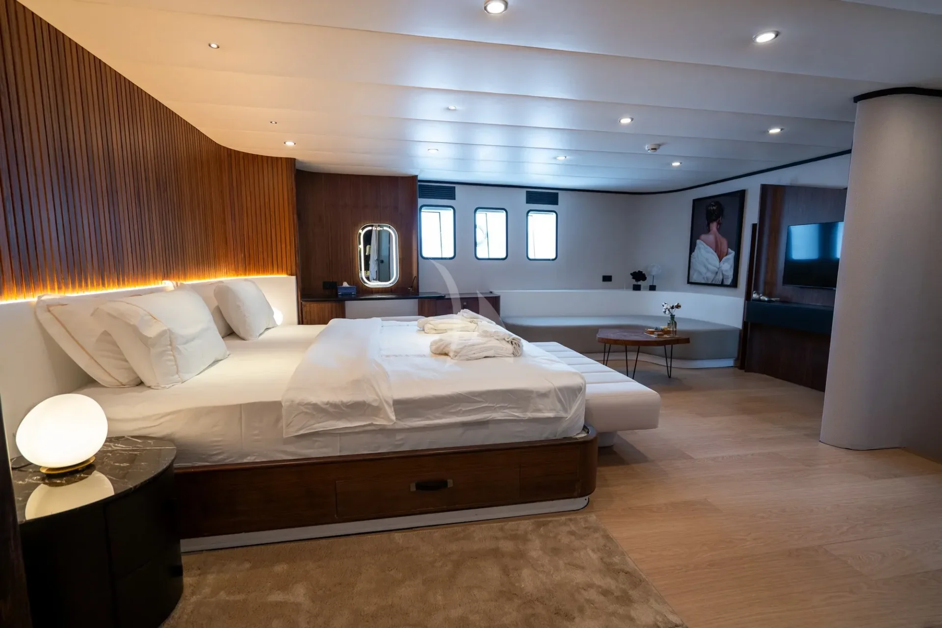 De Love Charter Yacht
