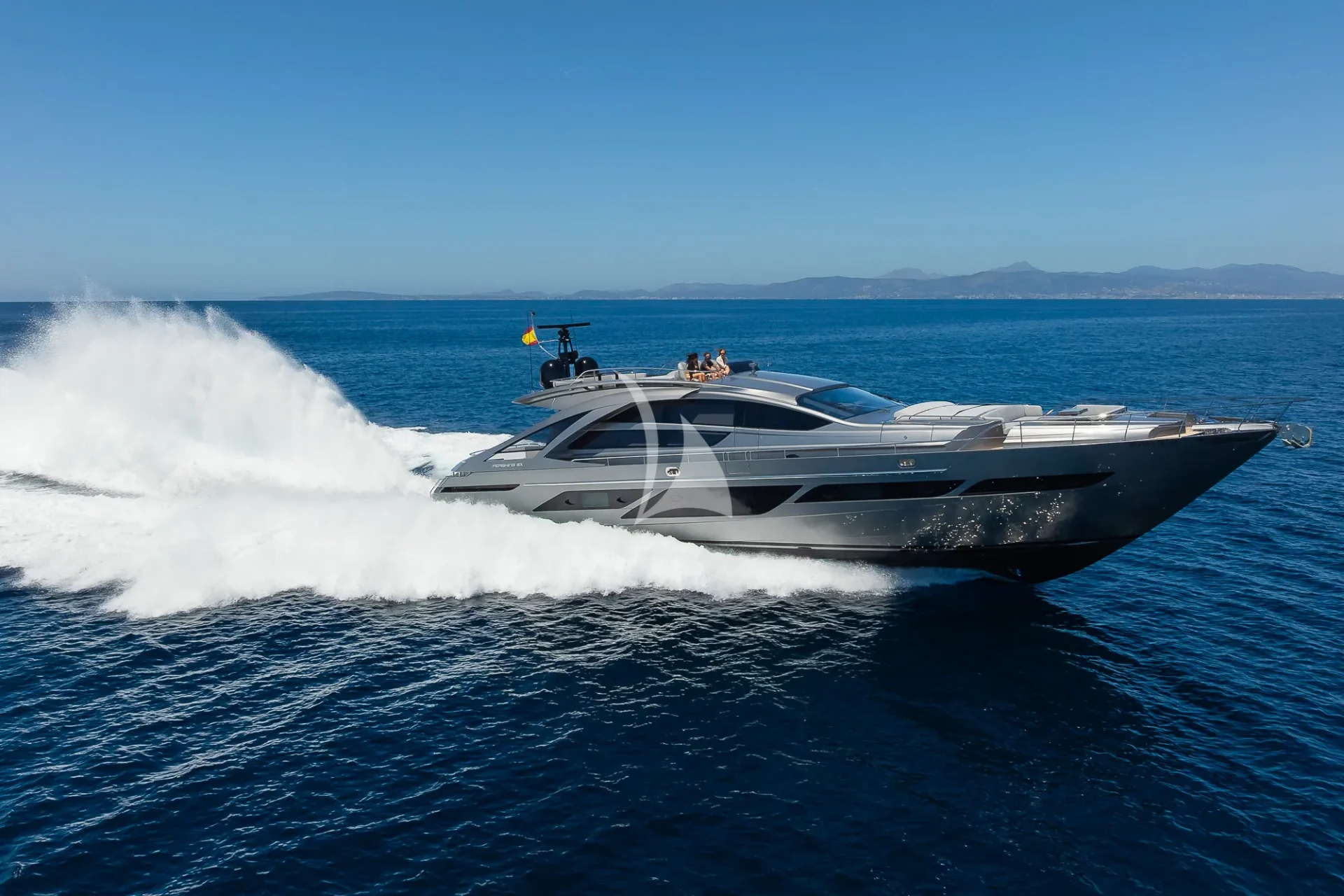 EL MACANN Charter Yacht