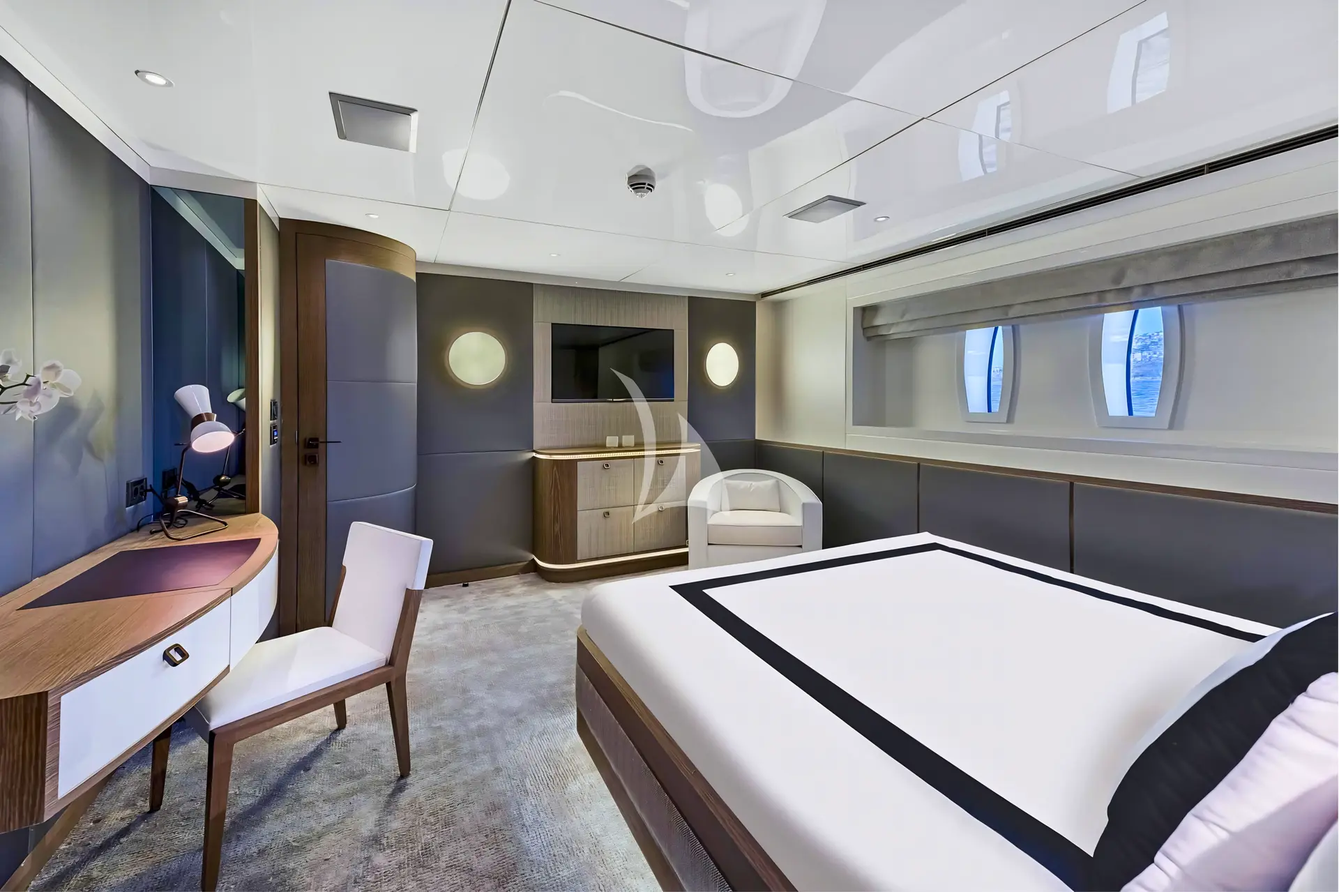 LIQUID SKY Charter Yacht