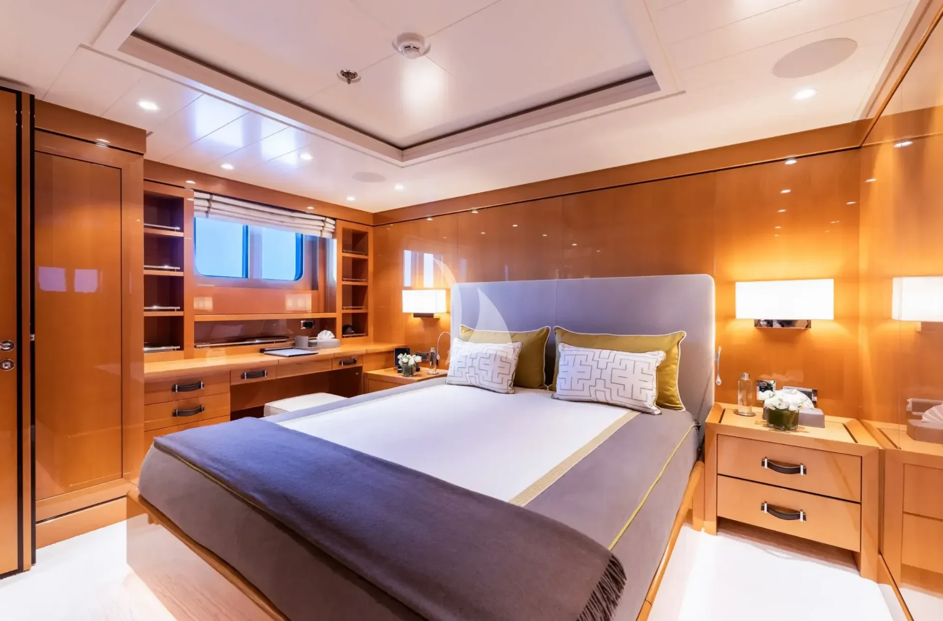 DEEP BLUE Charter Yacht